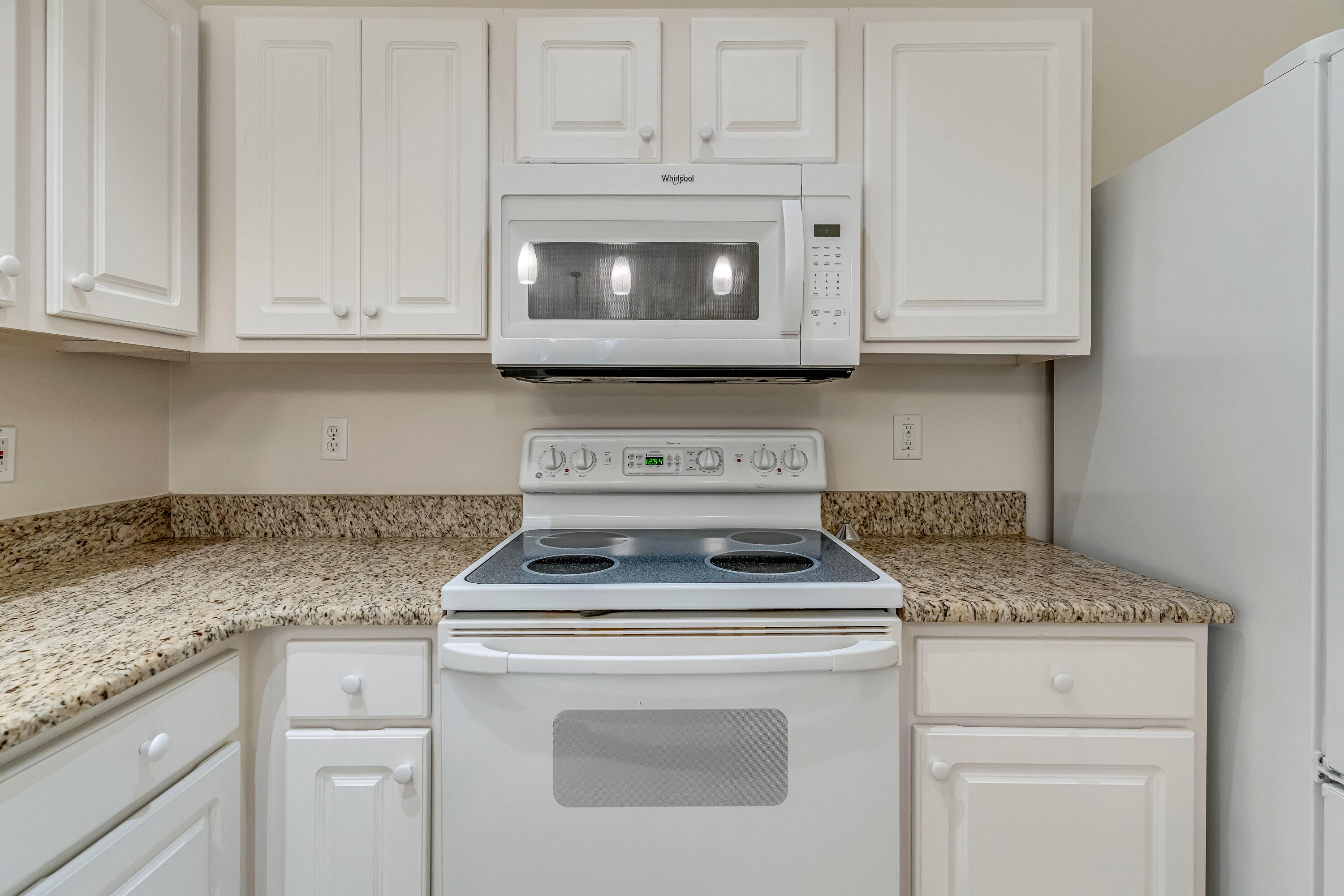 MARAVILLA COTTAGES - Residential Lease