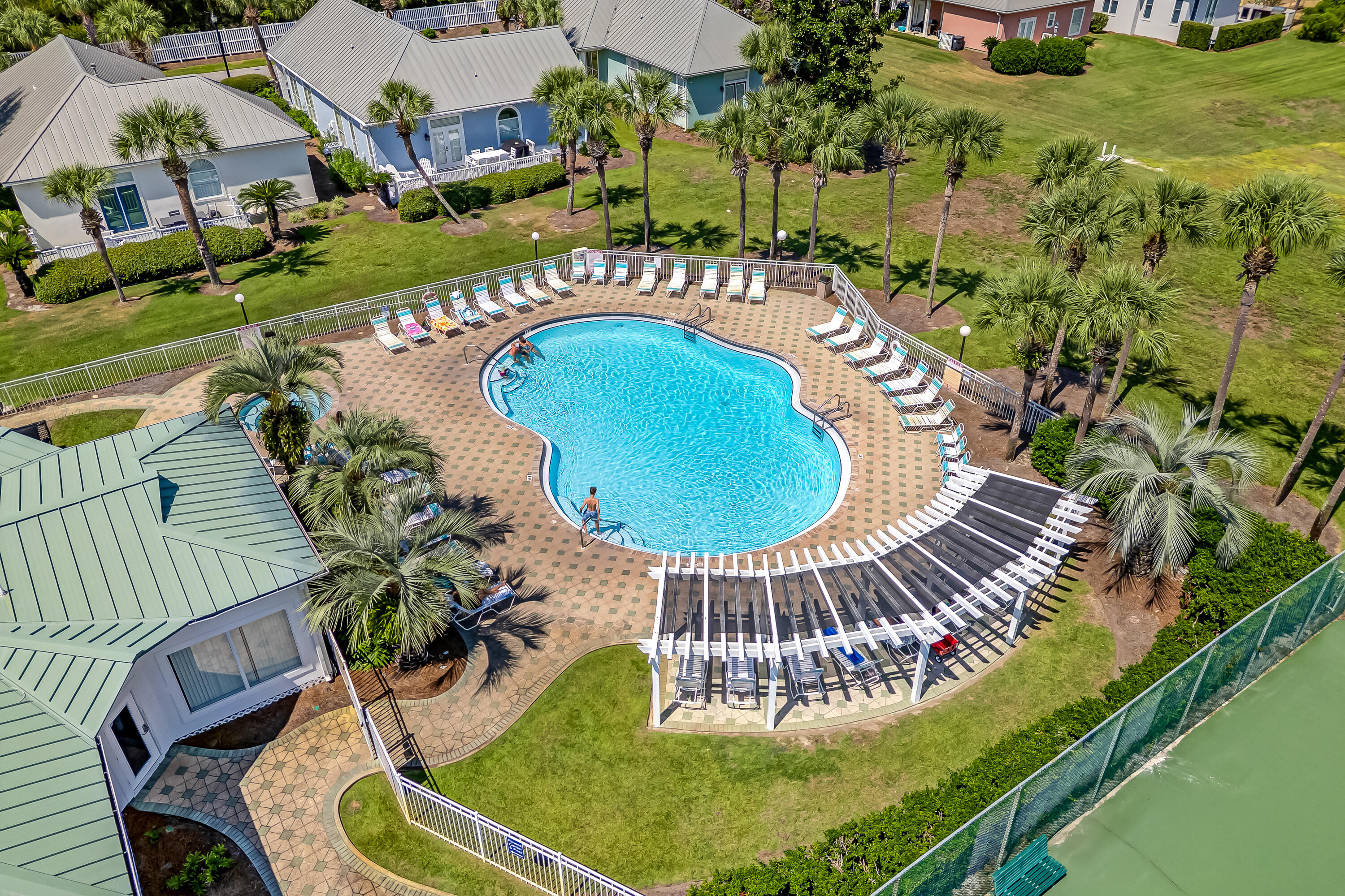 MARAVILLA COTTAGES - Residential Lease