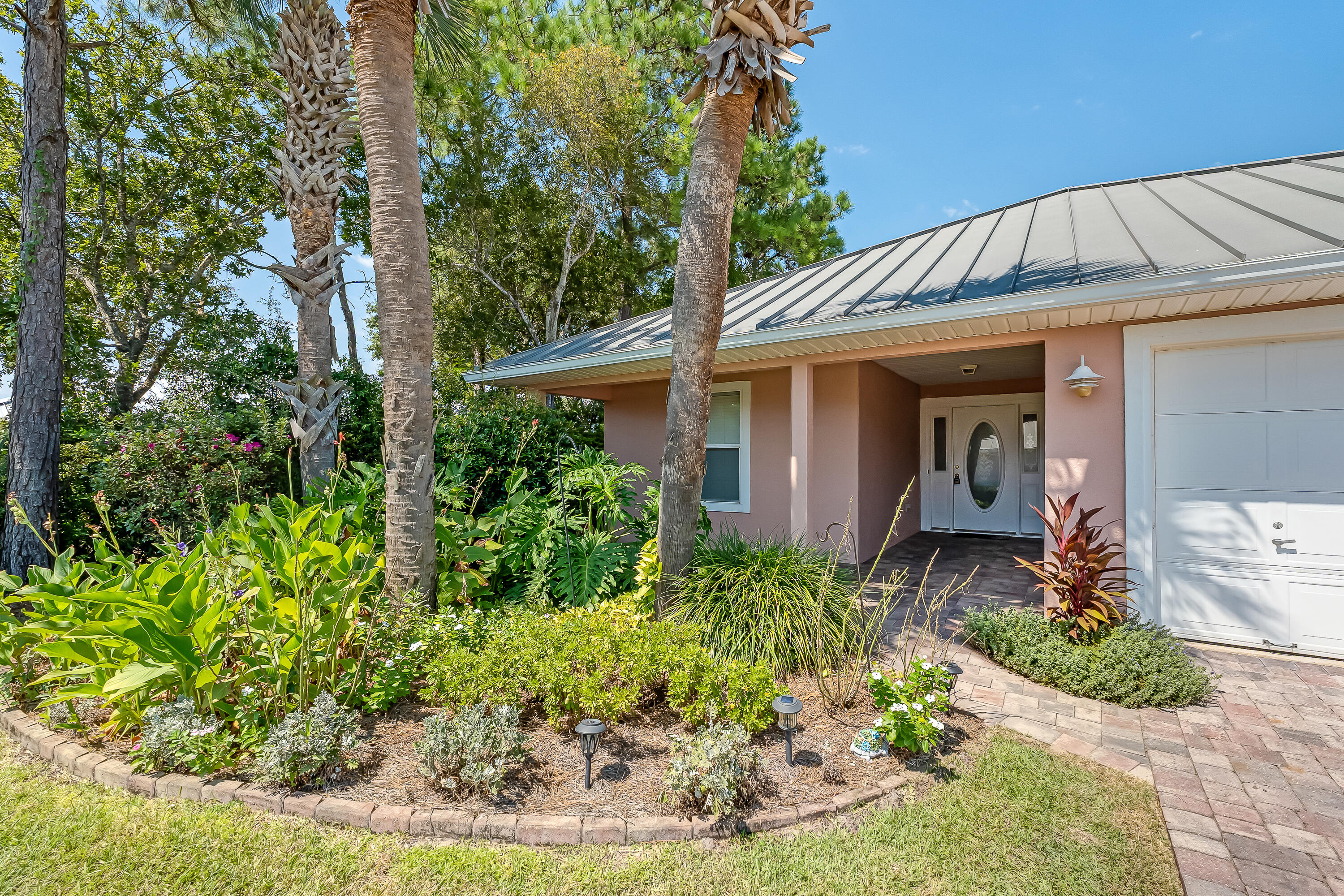 MARAVILLA COTTAGES - Residential Lease