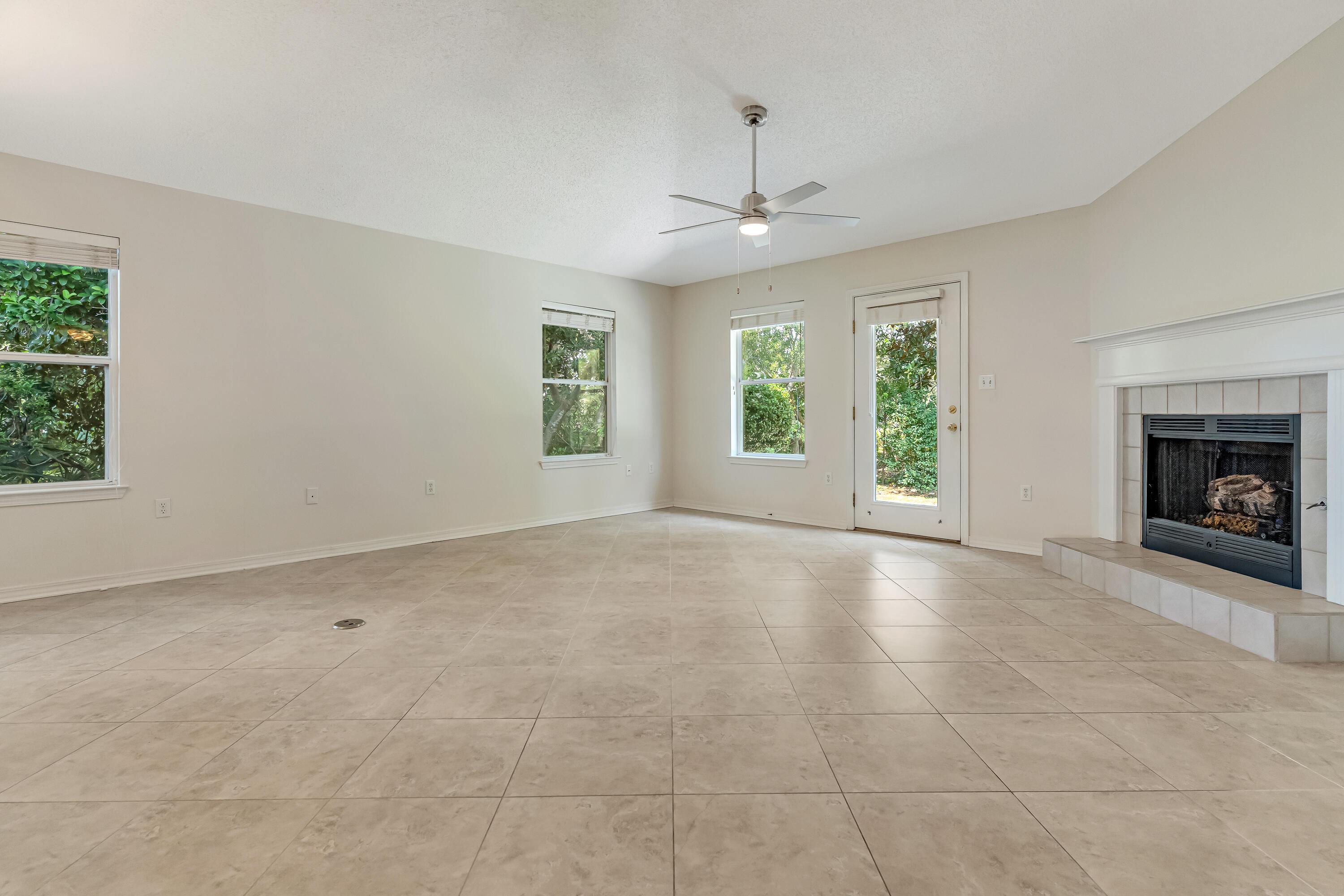 MARAVILLA COTTAGES - Residential Lease