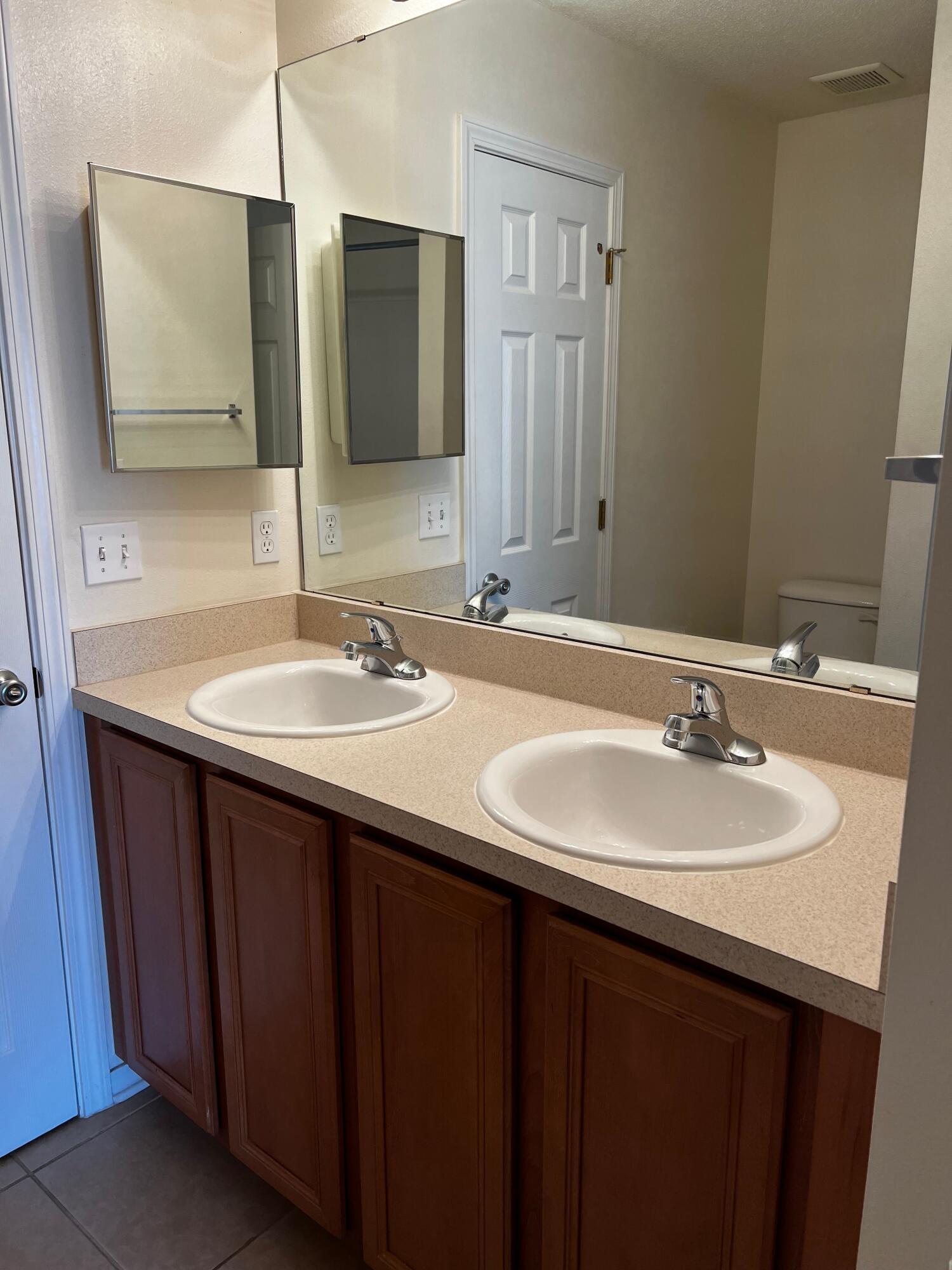 NORTH PARK T/H PH II - Residential Lease