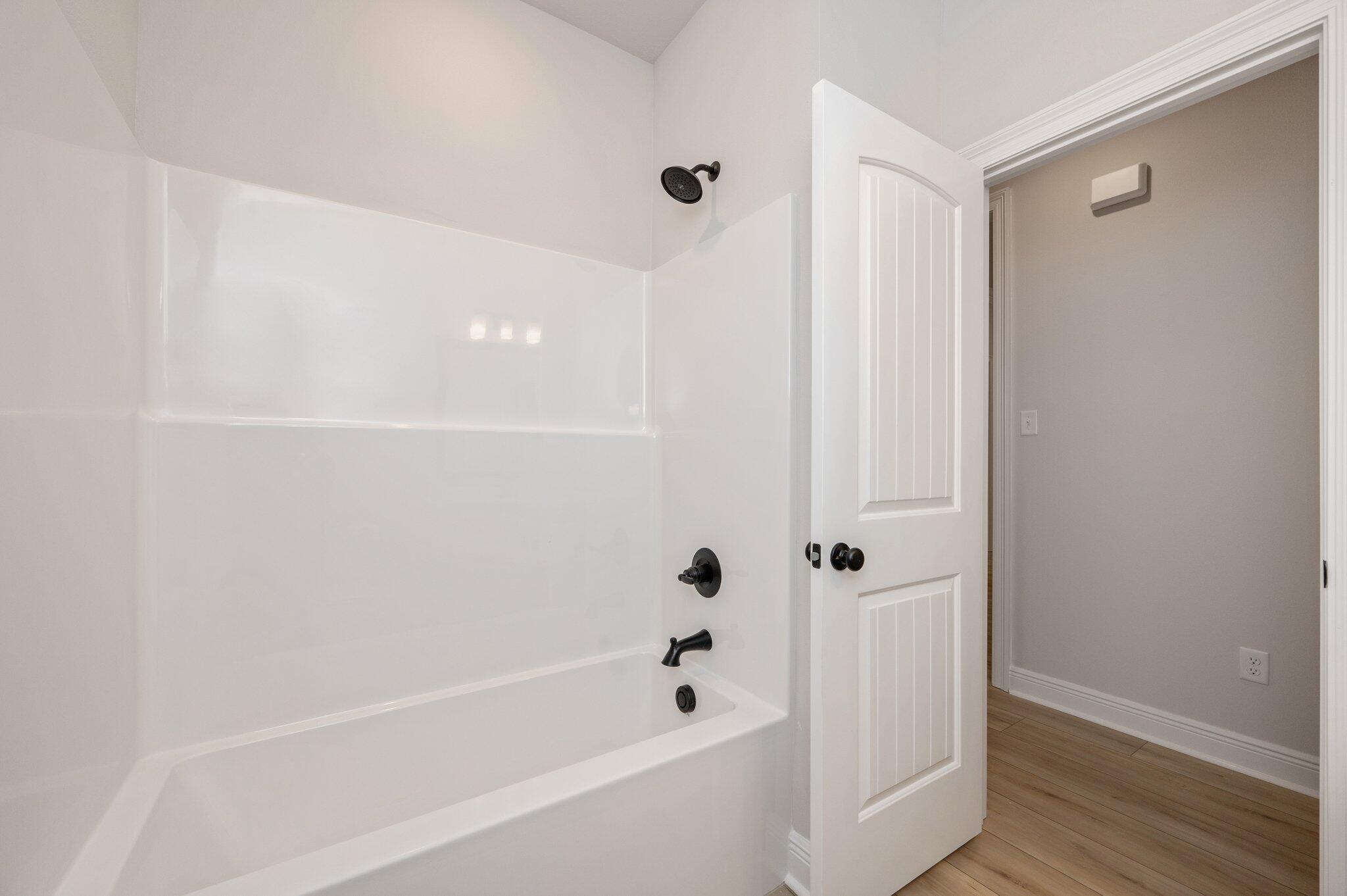 YOUNG OAKS - Residential