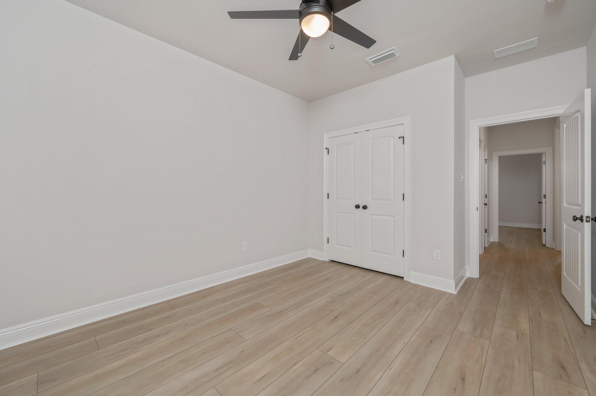 YOUNG OAKS - Residential