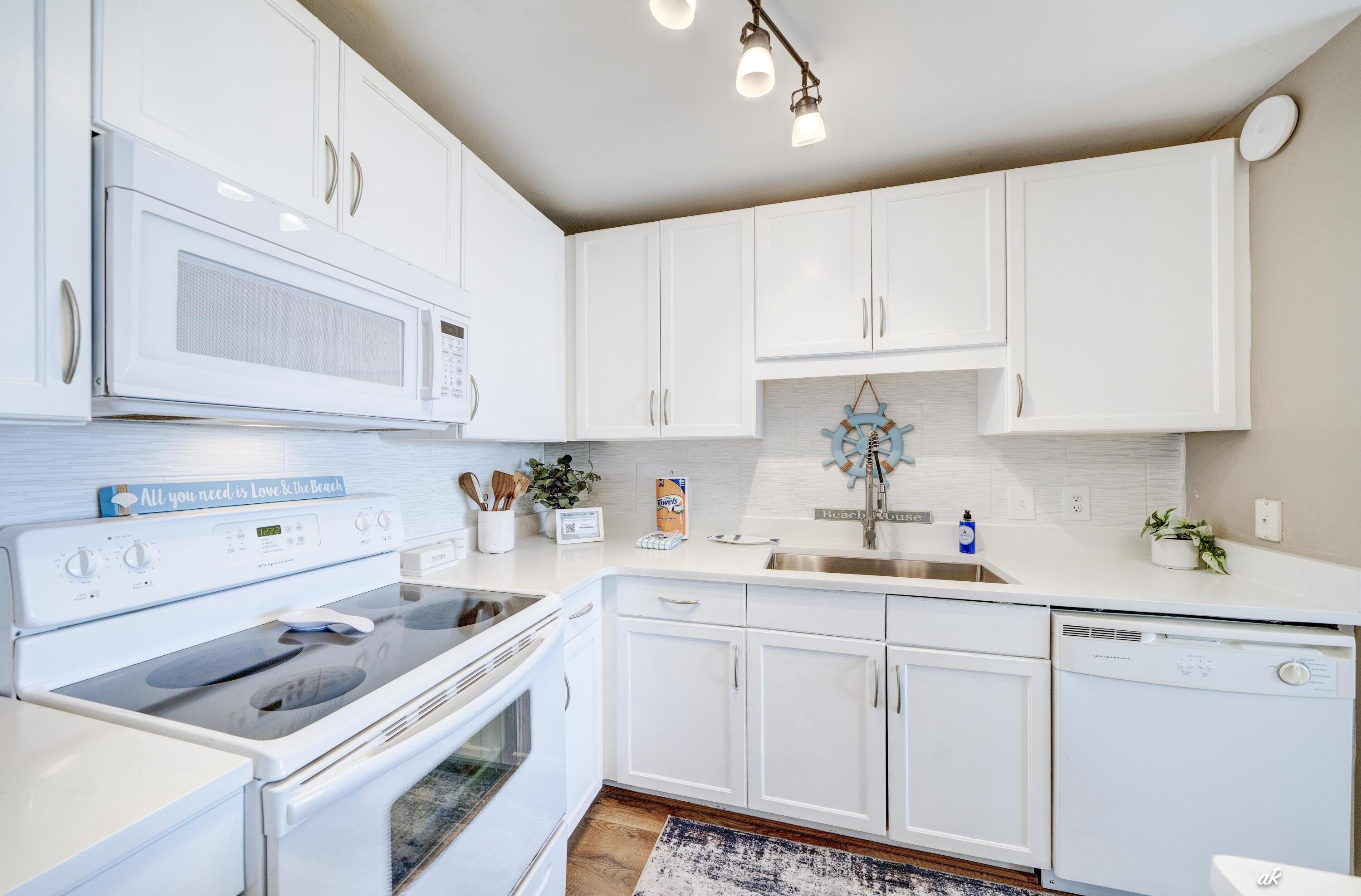 LAKETOWN WHARF BUILDING II - Residential