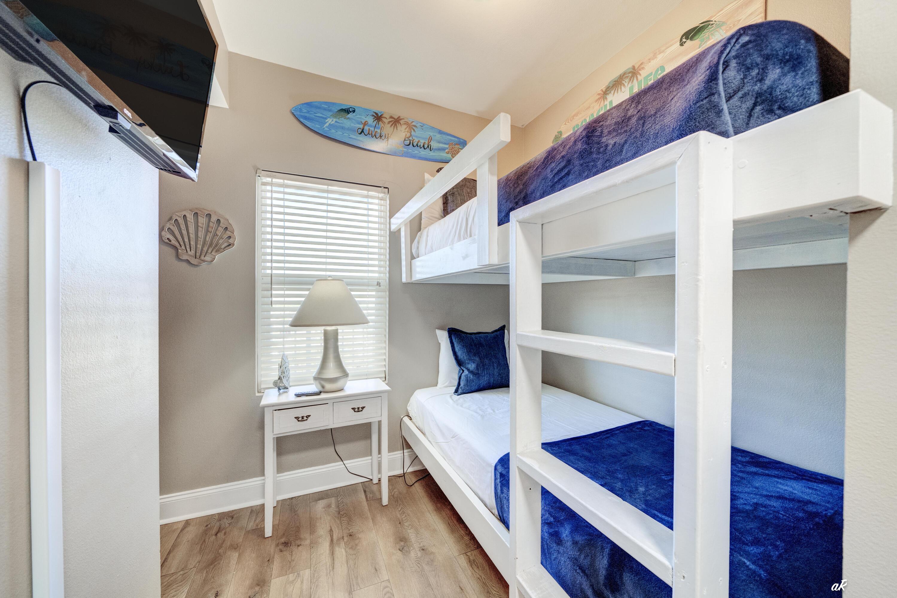 LAKETOWN WHARF BUILDING II - Residential