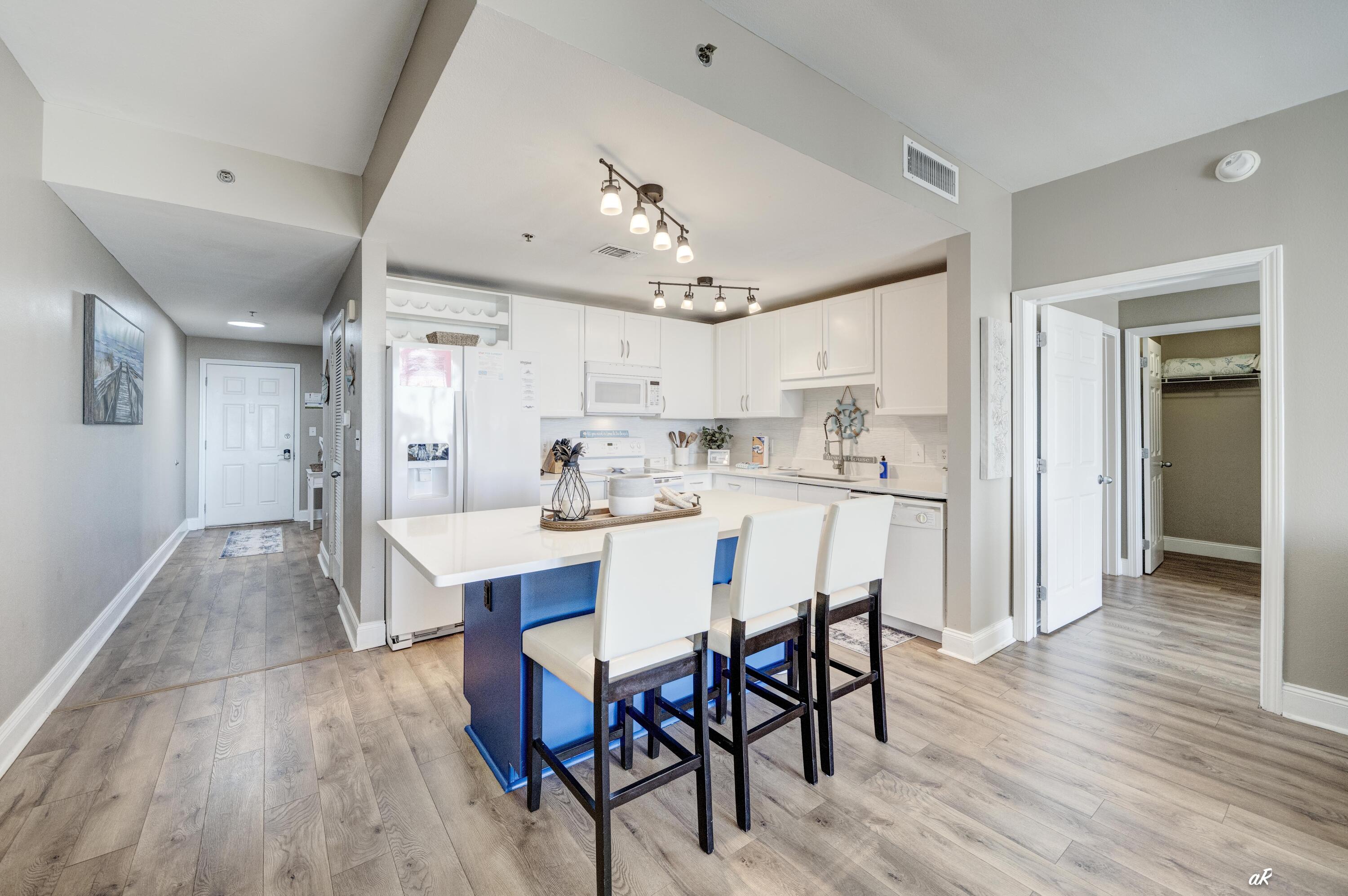 LAKETOWN WHARF BUILDING II - Residential