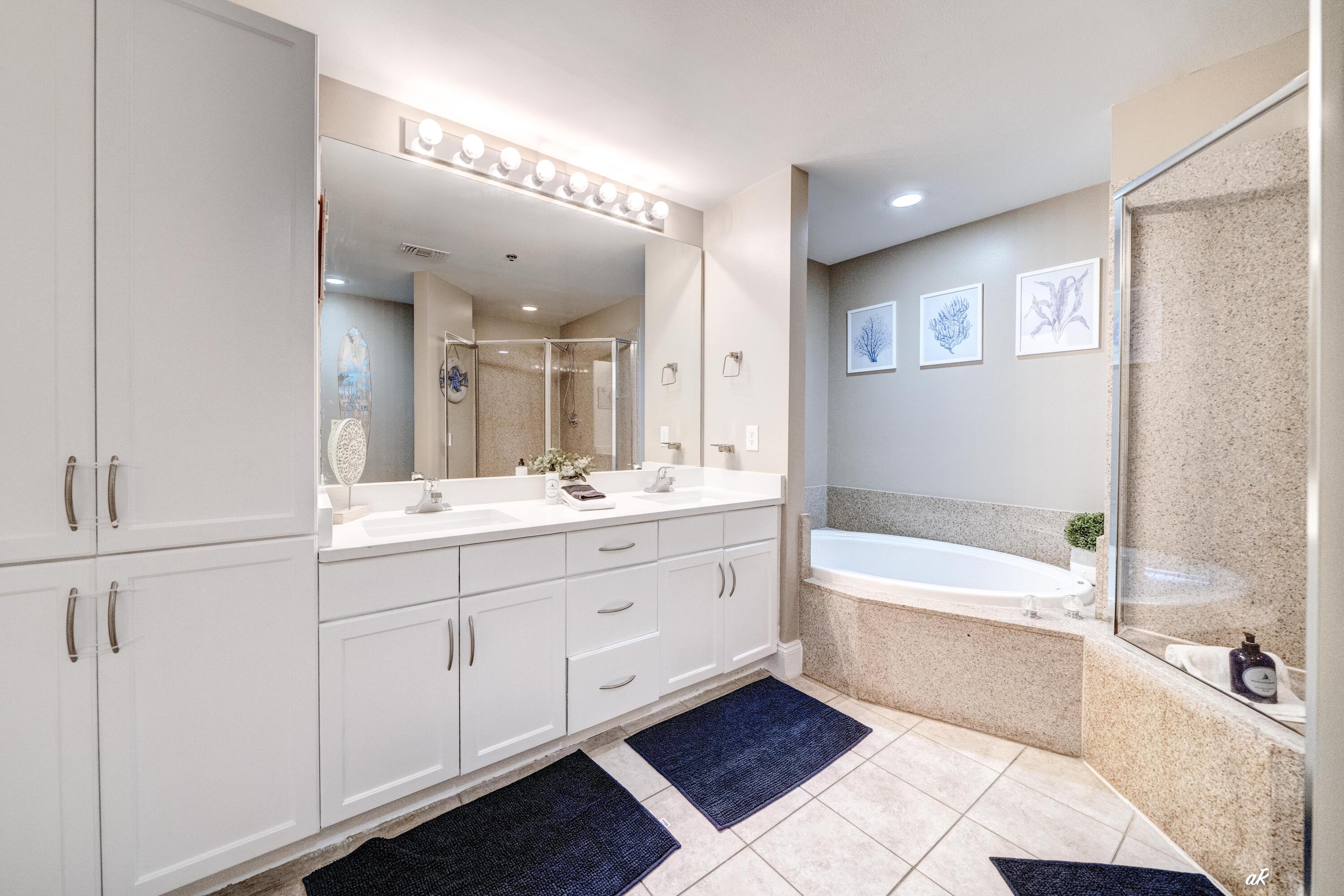 LAKETOWN WHARF BUILDING II - Residential