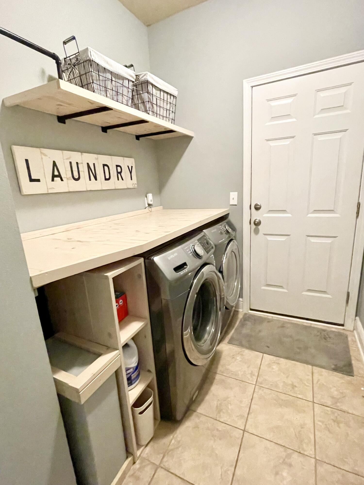 WHISPERING LAKES ESTATES - Residential