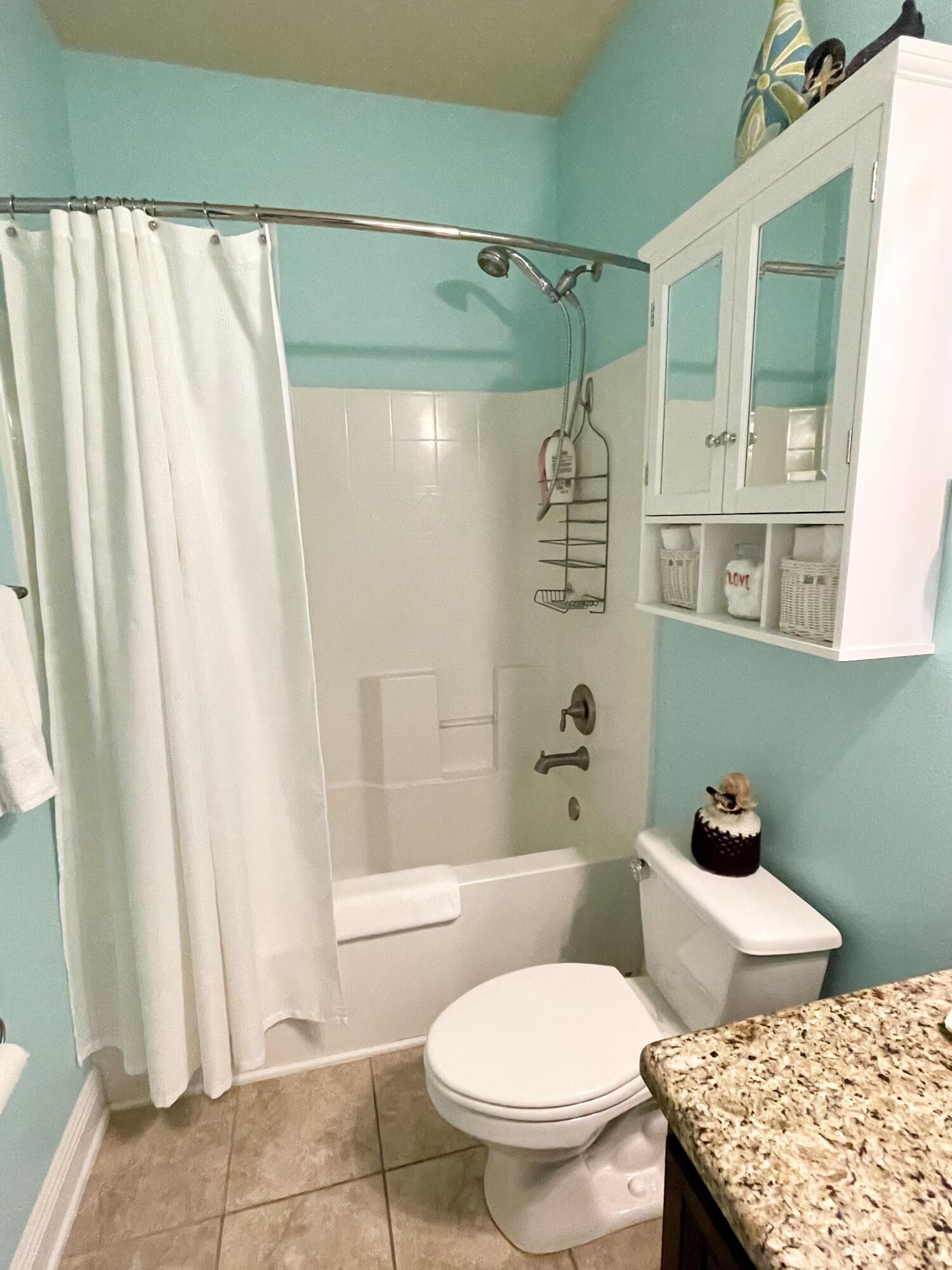 WHISPERING LAKES ESTATES - Residential