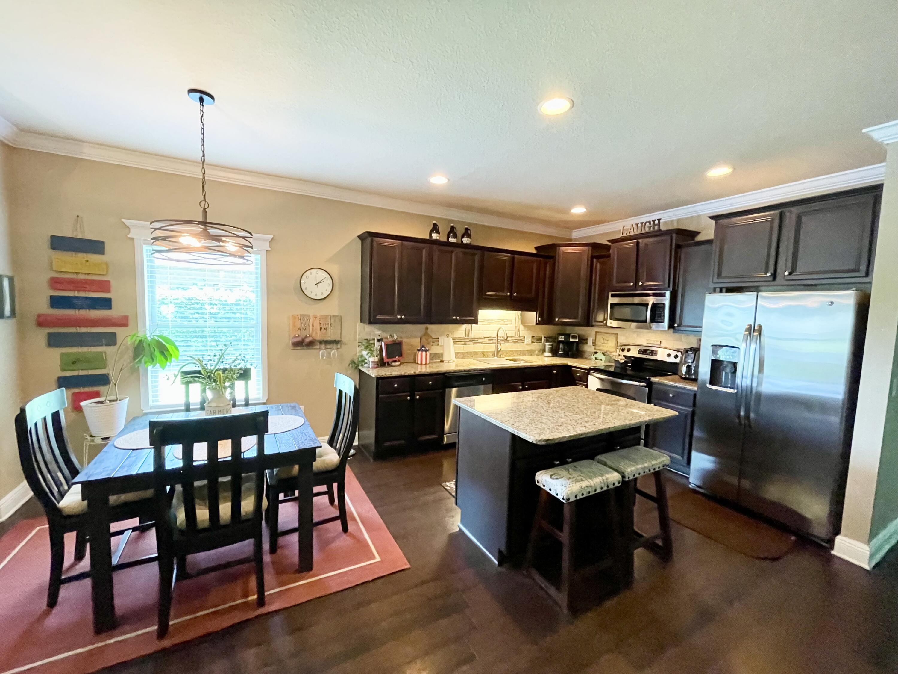 WHISPERING LAKES ESTATES - Residential