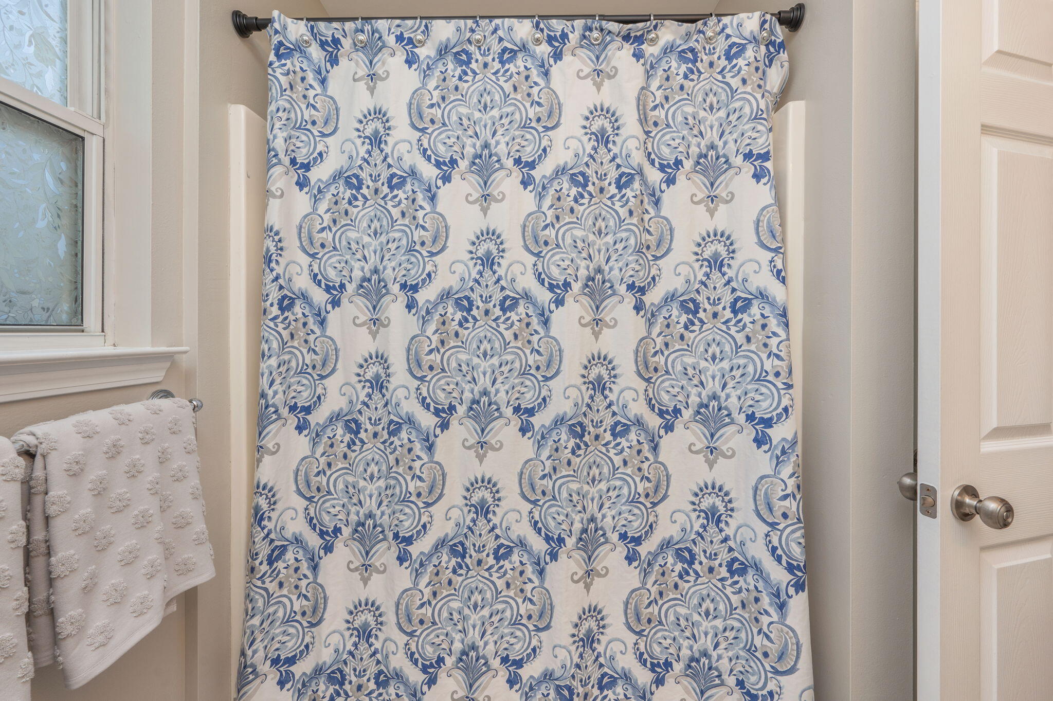 BELLA VISTA HEIGHTS - Residential Lease