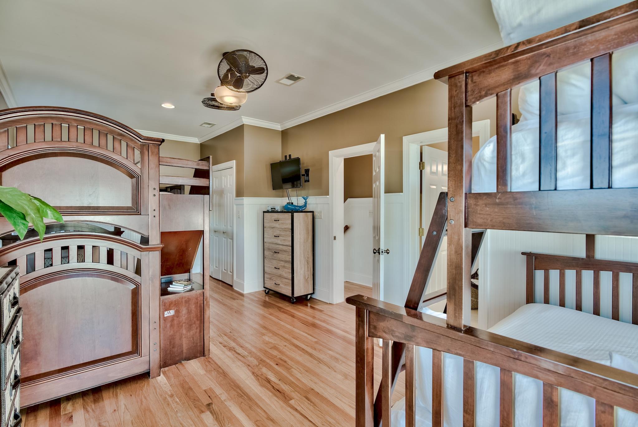 BLUE MOUNTAIN BEACH - Residential