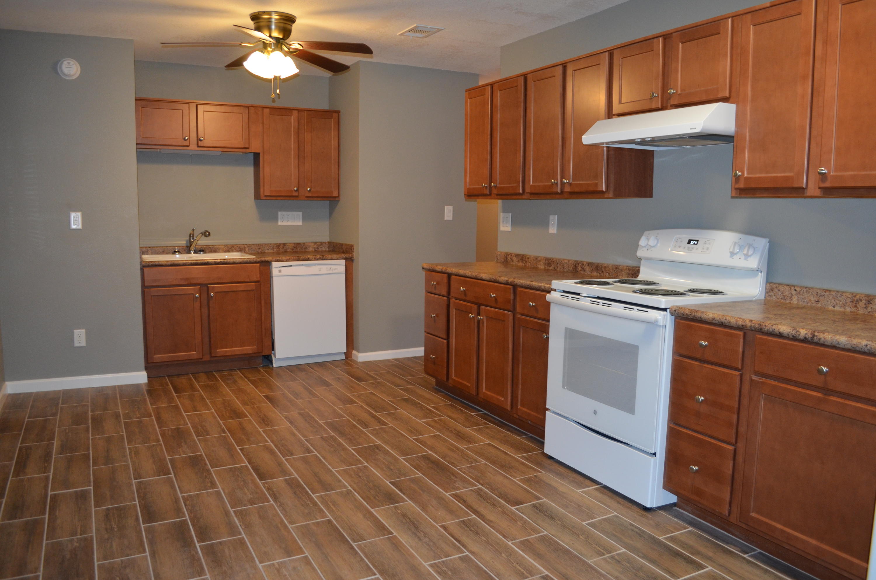 CAROL ANNE MANOR 1ST ADDN - Residential Lease