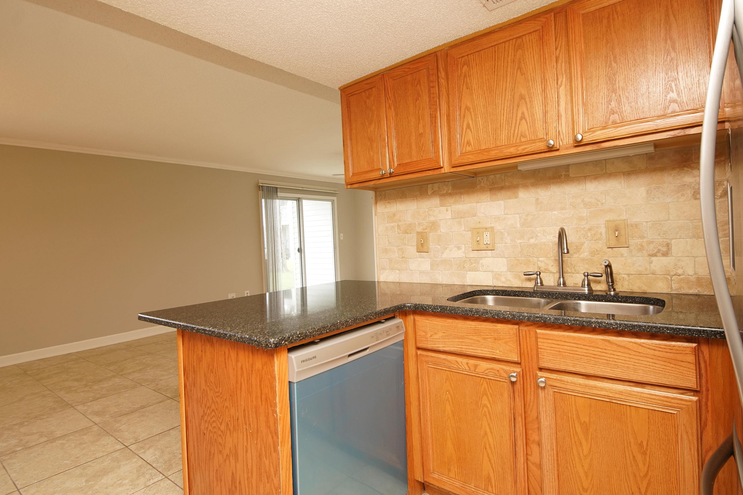 FINISTERRA CONDO - Residential