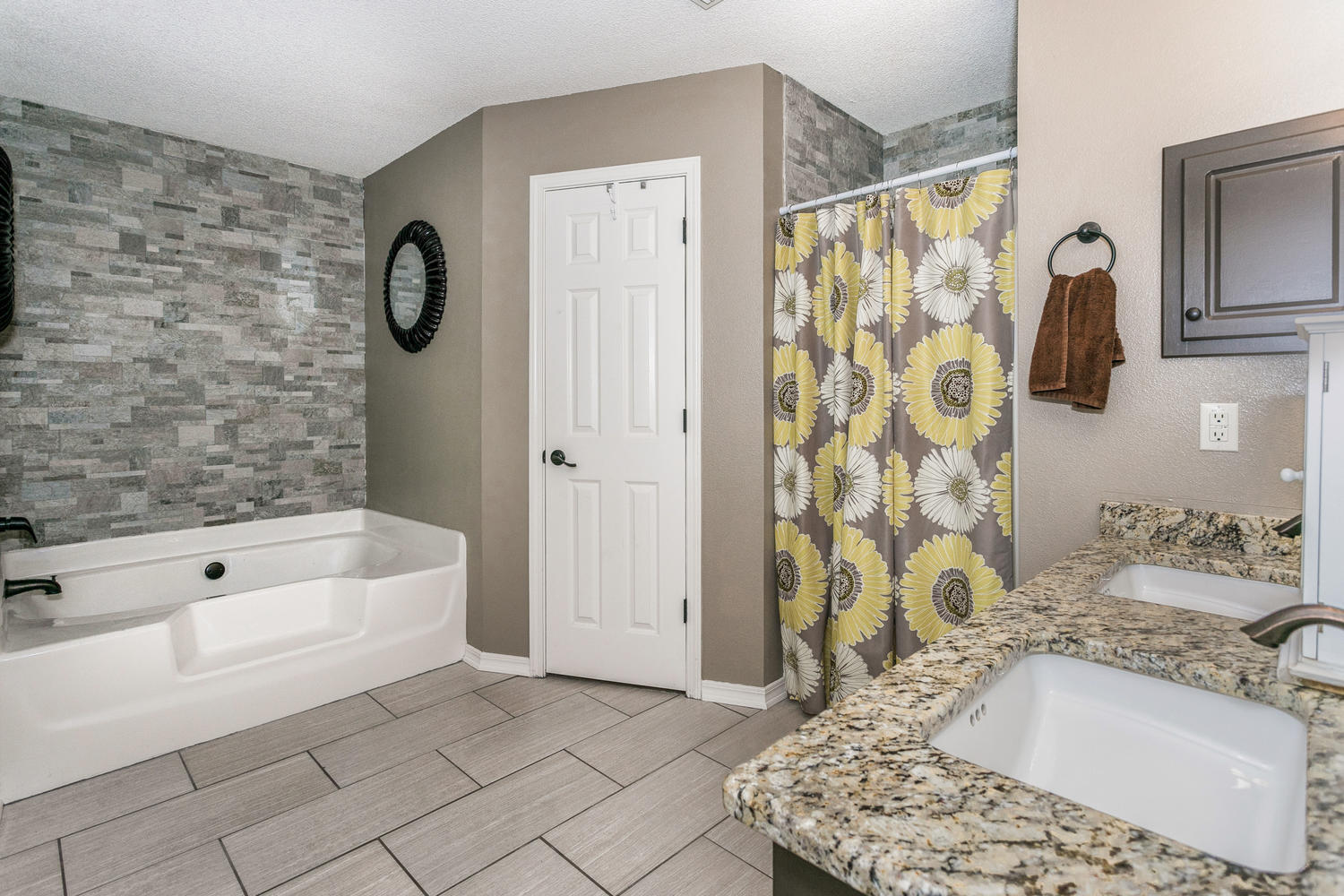 HOLLEY BY THE SEA - Residential