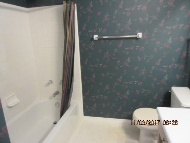 ROANOKE VILLAGE S/D  Lot 20 - Residential