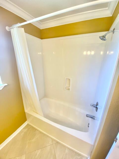 LA FONTAINE - Residential Lease