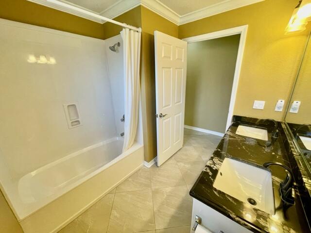 LA FONTAINE - Residential Lease