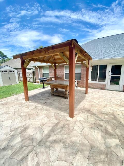 LA FONTAINE - Residential Lease
