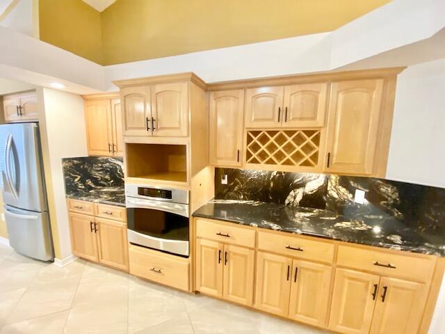 LA FONTAINE - Residential Lease