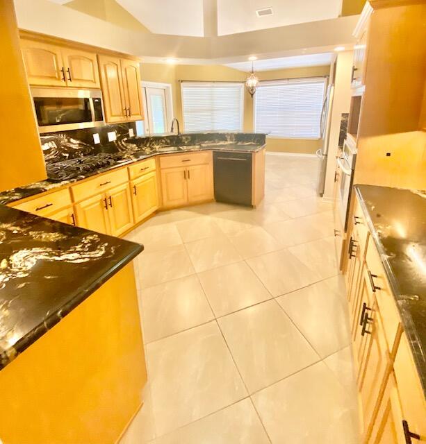 LA FONTAINE - Residential Lease