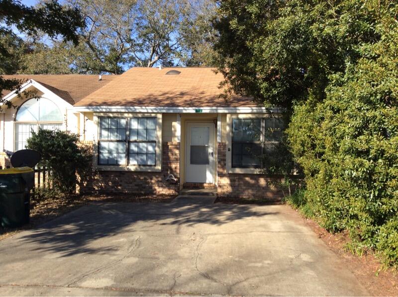 This cozy 2 bedroom, 2 bath condo is centrally located in Fort Walton Beach by many of the areas best dining and shopping. The home also features a lovely fenced backyard with patio and pets are welcome upon approval and deposit. Call to see this sweet place. Pets allowed upon approval.