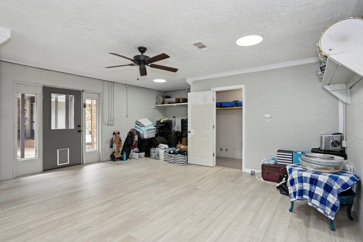 KENNEDY LAKES 1ST ADDN - Residential