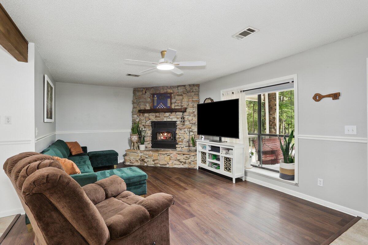 KENNEDY LAKES 1ST ADDN - Residential