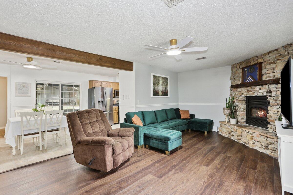 KENNEDY LAKES 1ST ADDN - Residential