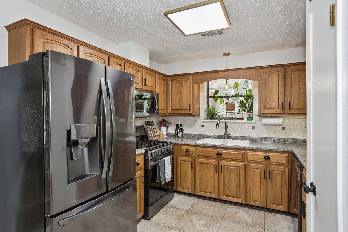 KENNEDY LAKES 1ST ADDN - Residential