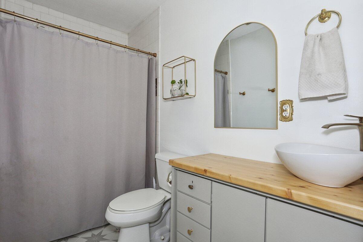 KENNEDY LAKES 1ST ADDN - Residential