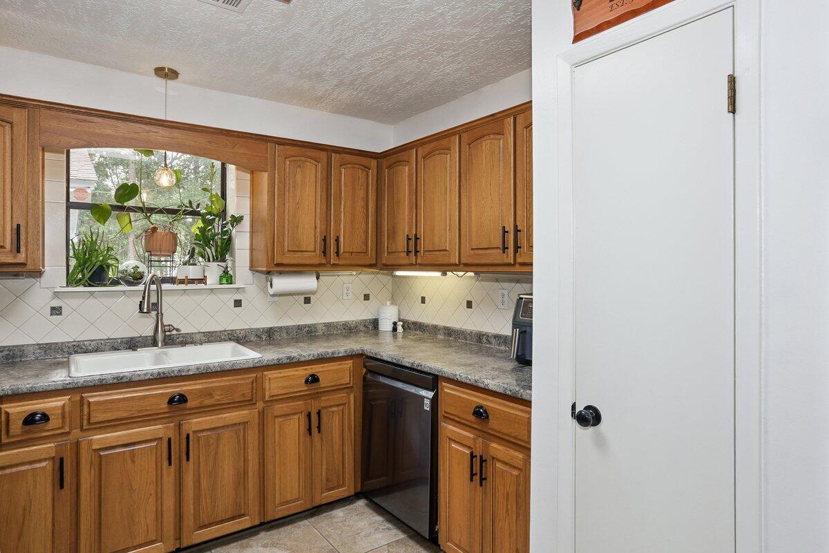 KENNEDY LAKES 1ST ADDN - Residential
