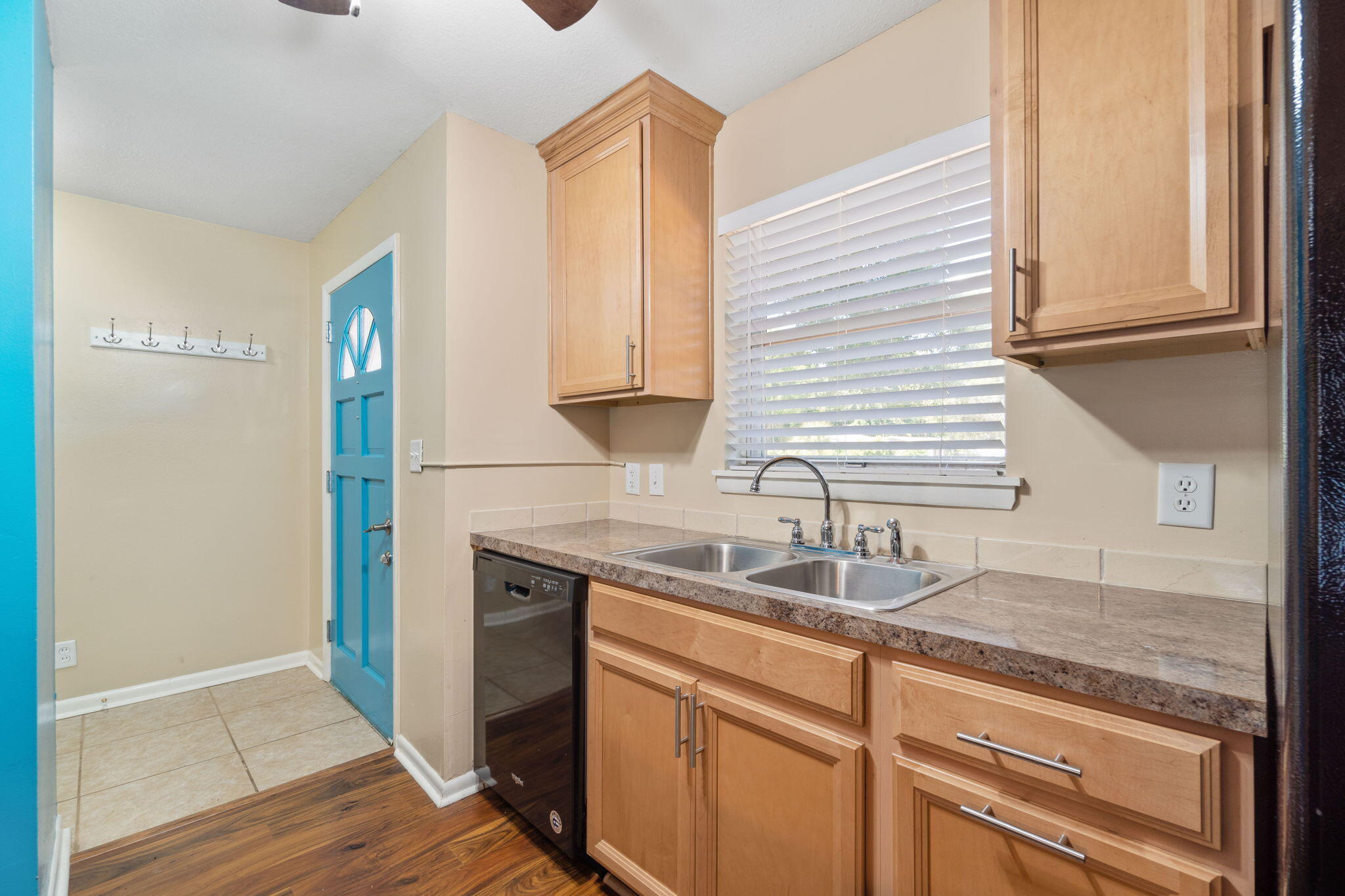 GARNIERS BEACH 6TH - Residential