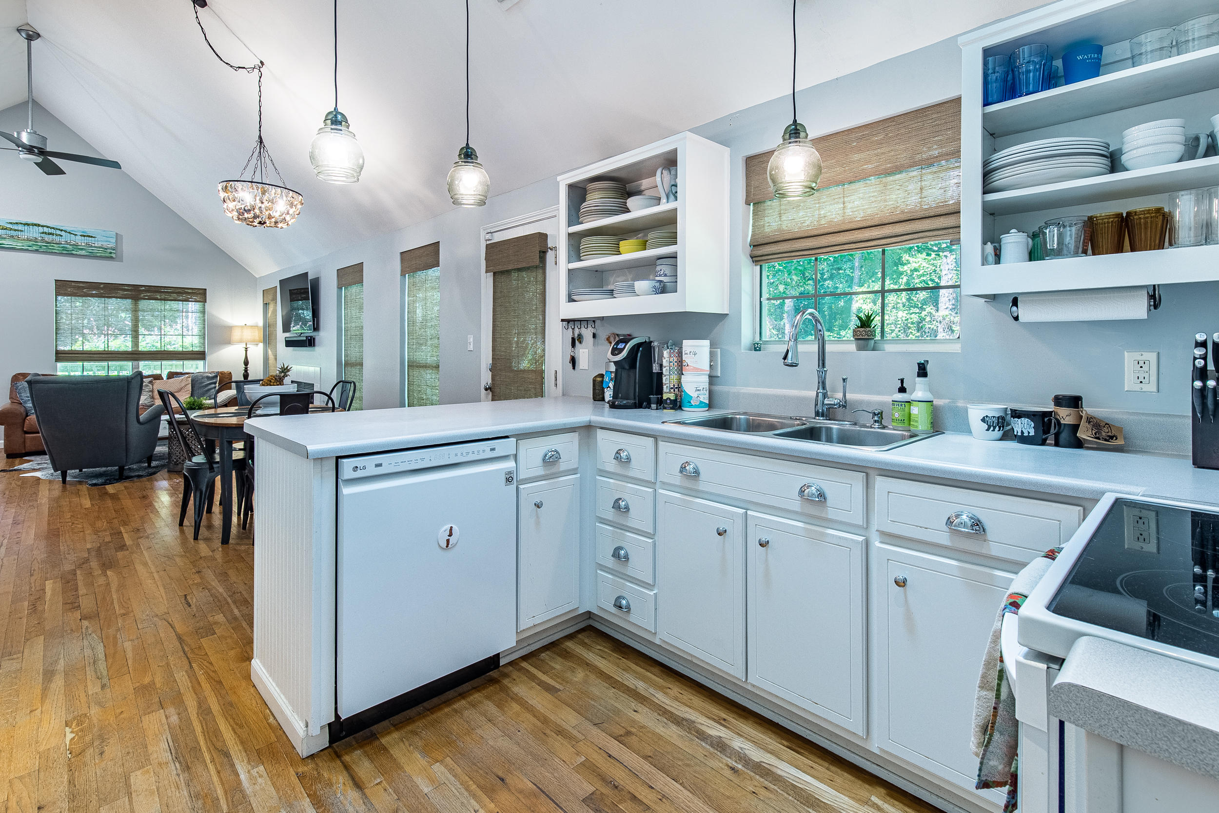 MAGNOLIA BEACH - Residential