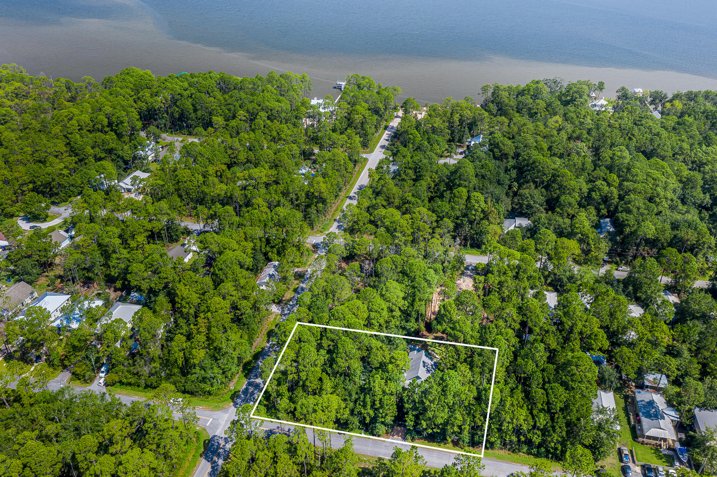 MAGNOLIA BEACH - Residential