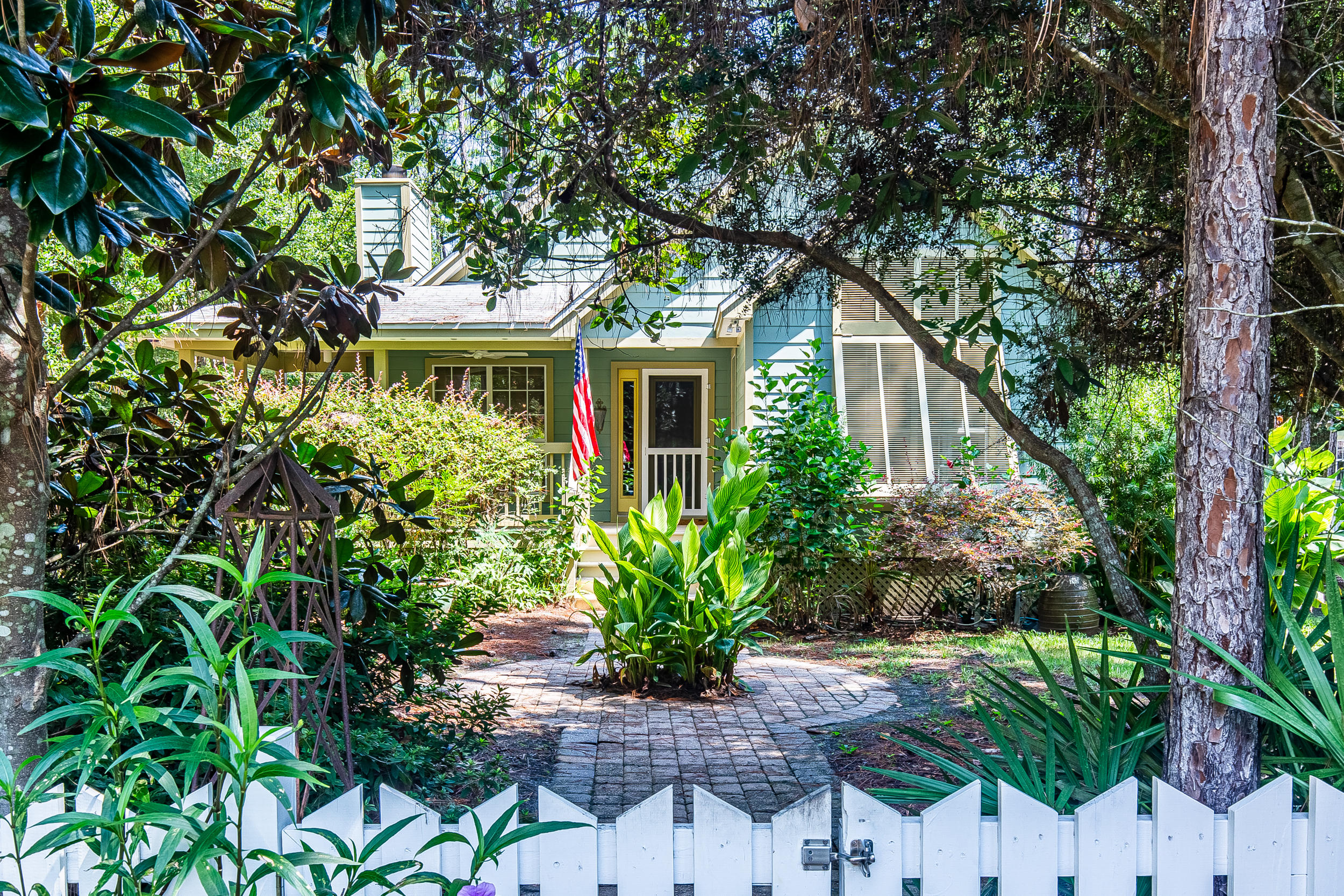 MAGNOLIA BEACH - Residential