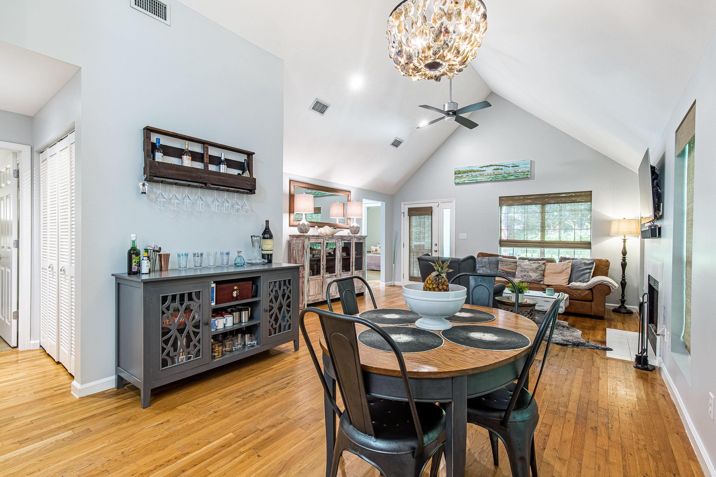 MAGNOLIA BEACH - Residential