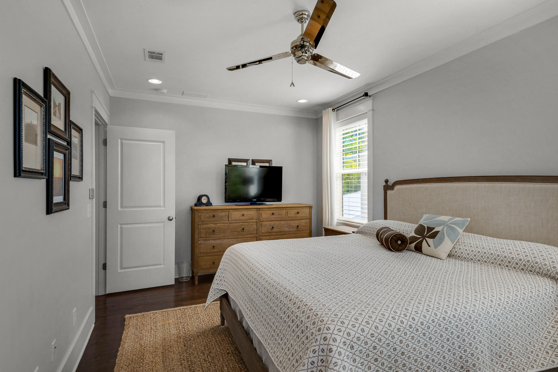 FOREST LAKES - Residential