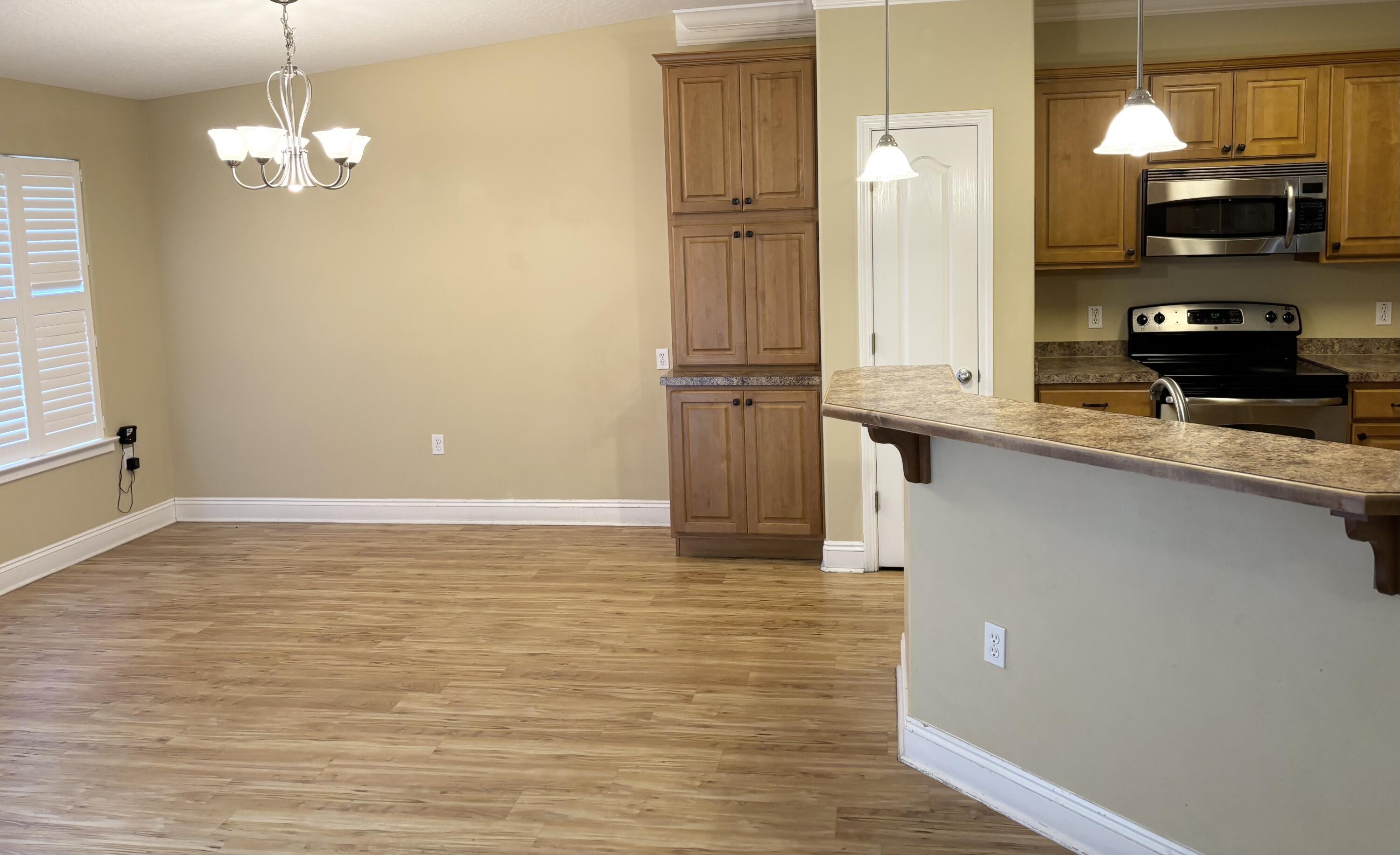 CREETWOOD VILLAGE - Residential Lease