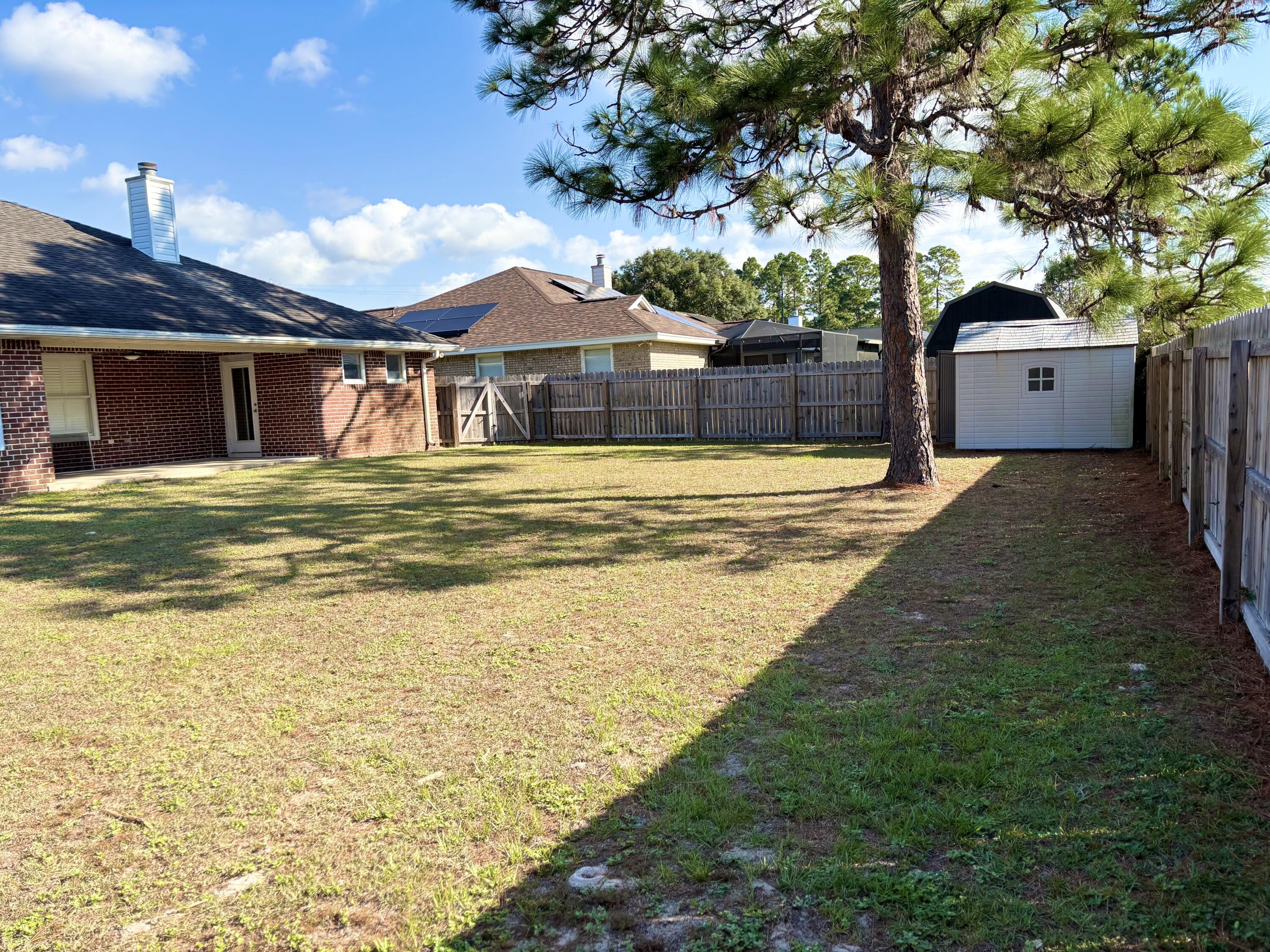 CREETWOOD VILLAGE - Residential Lease