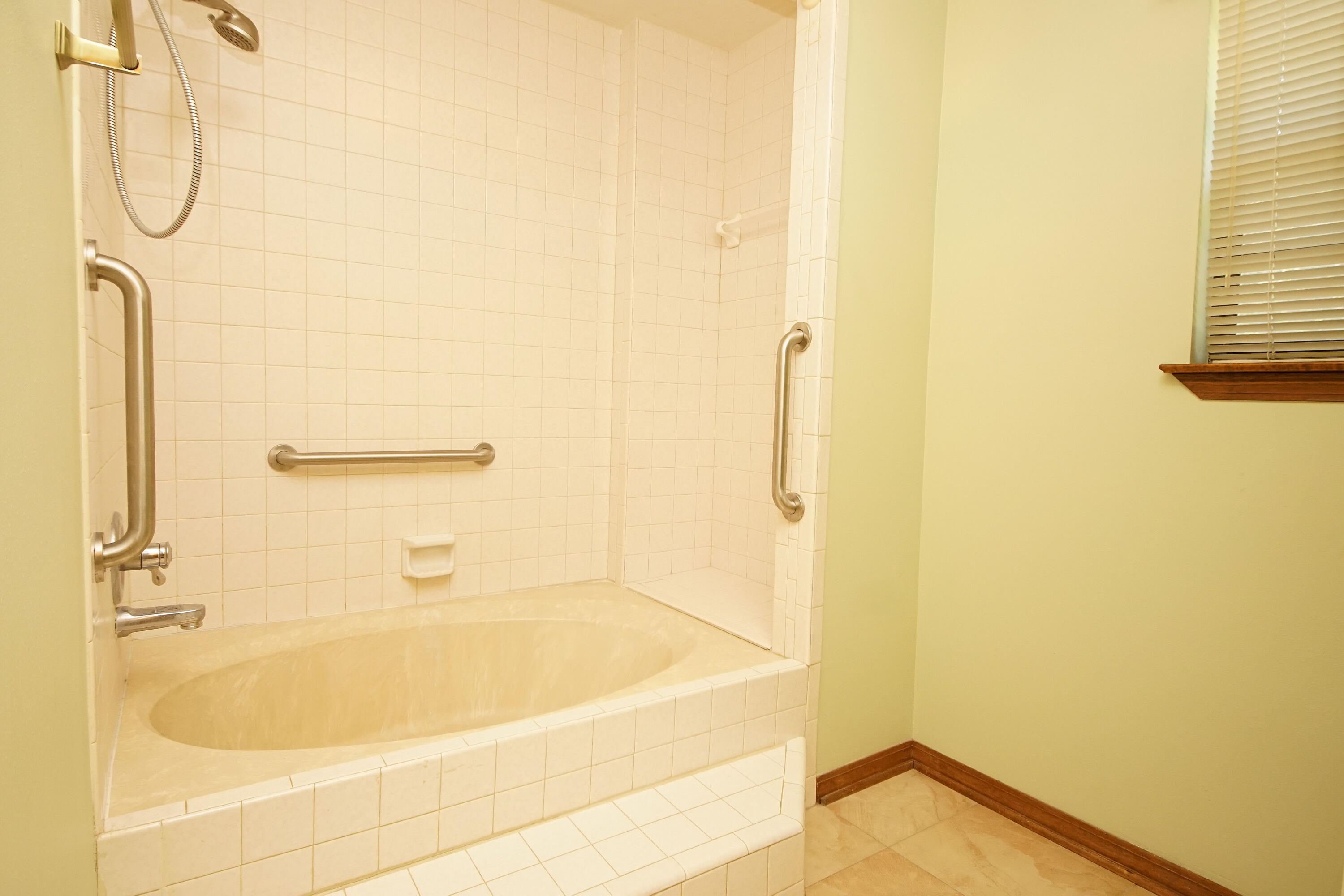 ROCKY BAYOU COUNTRY CLUB ESTATES 3 - Residential