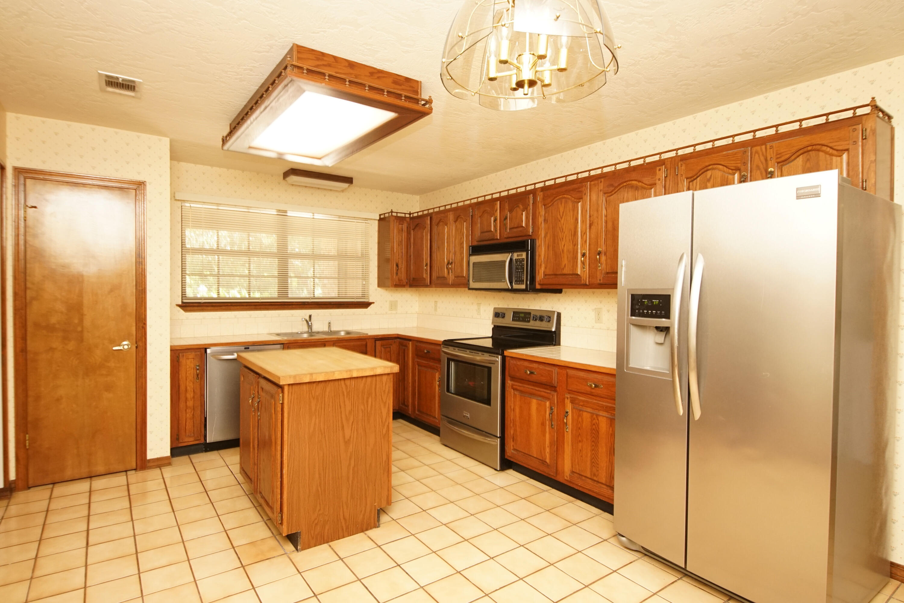 ROCKY BAYOU COUNTRY CLUB ESTATES 3 - Residential