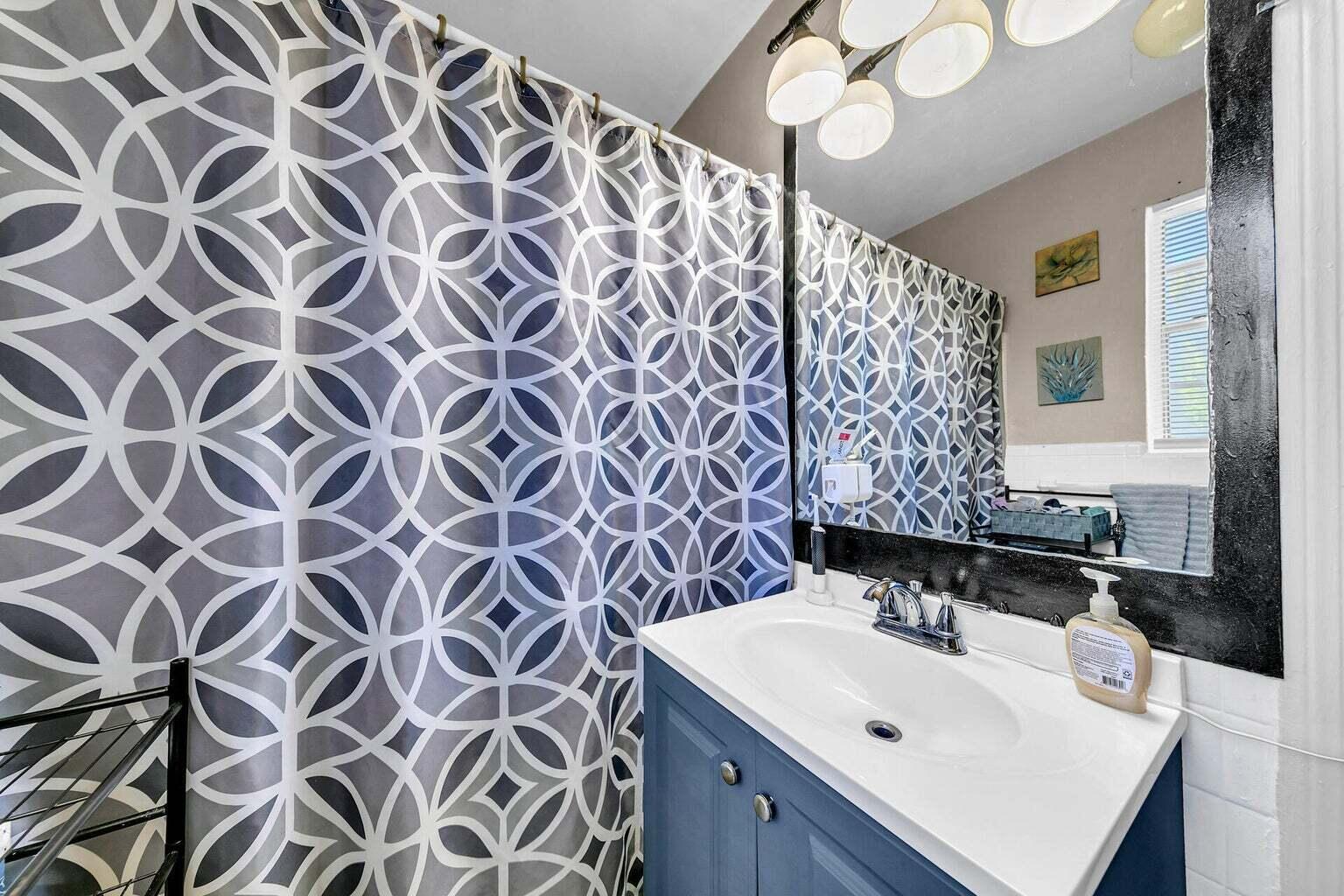 ELLIOTTS POINT 7TH ADDN - Residential