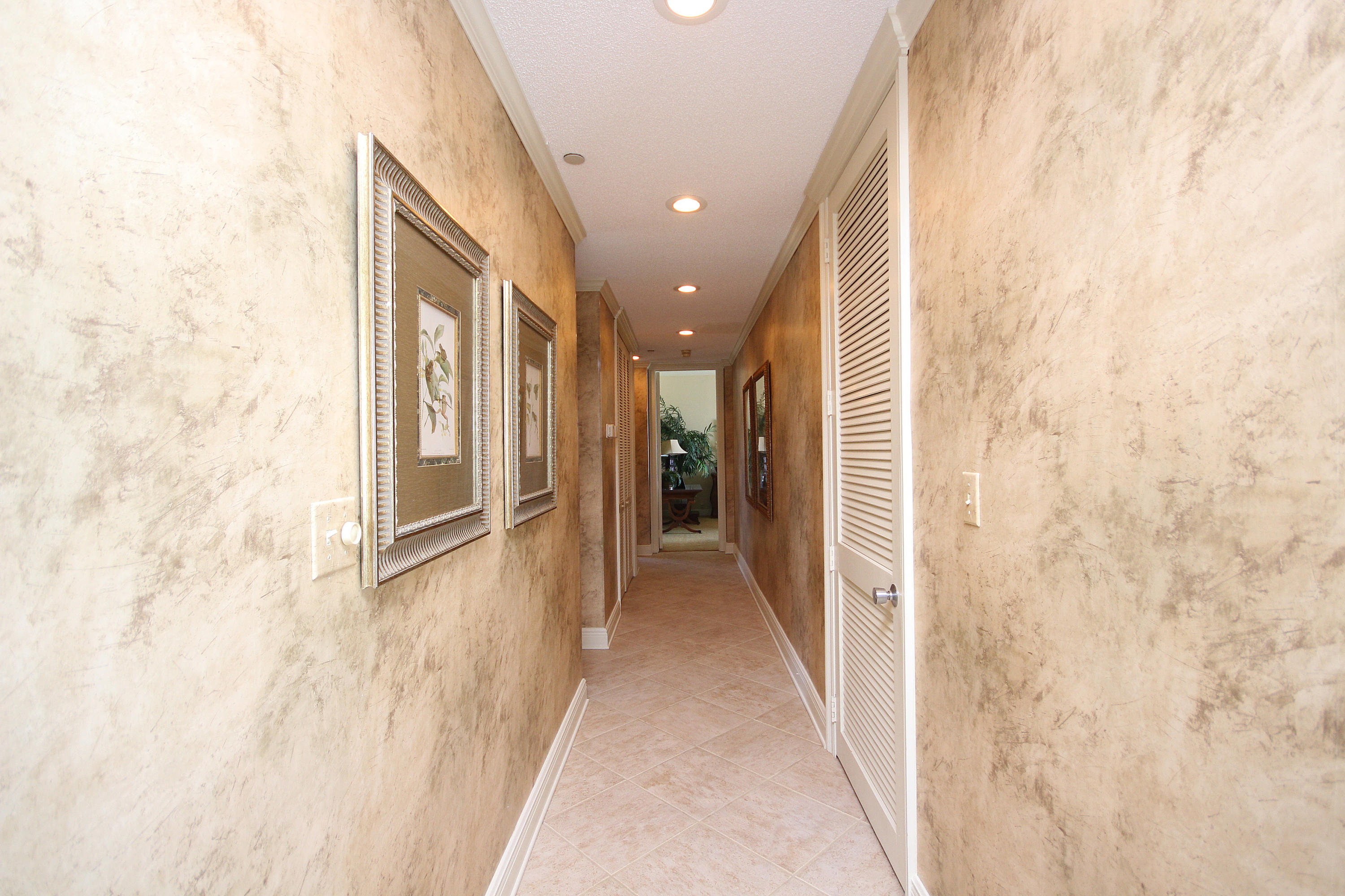 EMERALD TOWERS CONDO - Residential