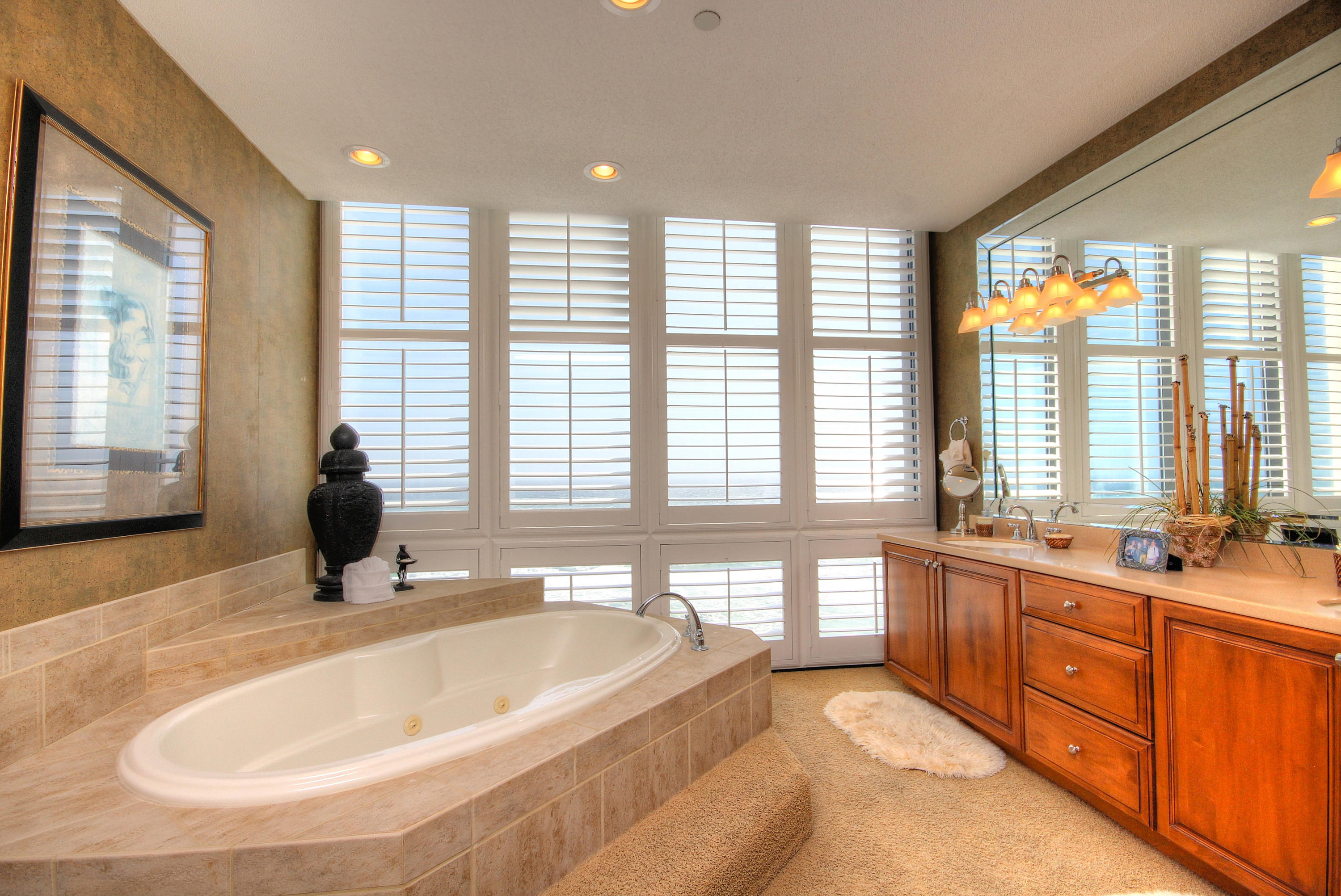 EMERALD TOWERS CONDO - Residential