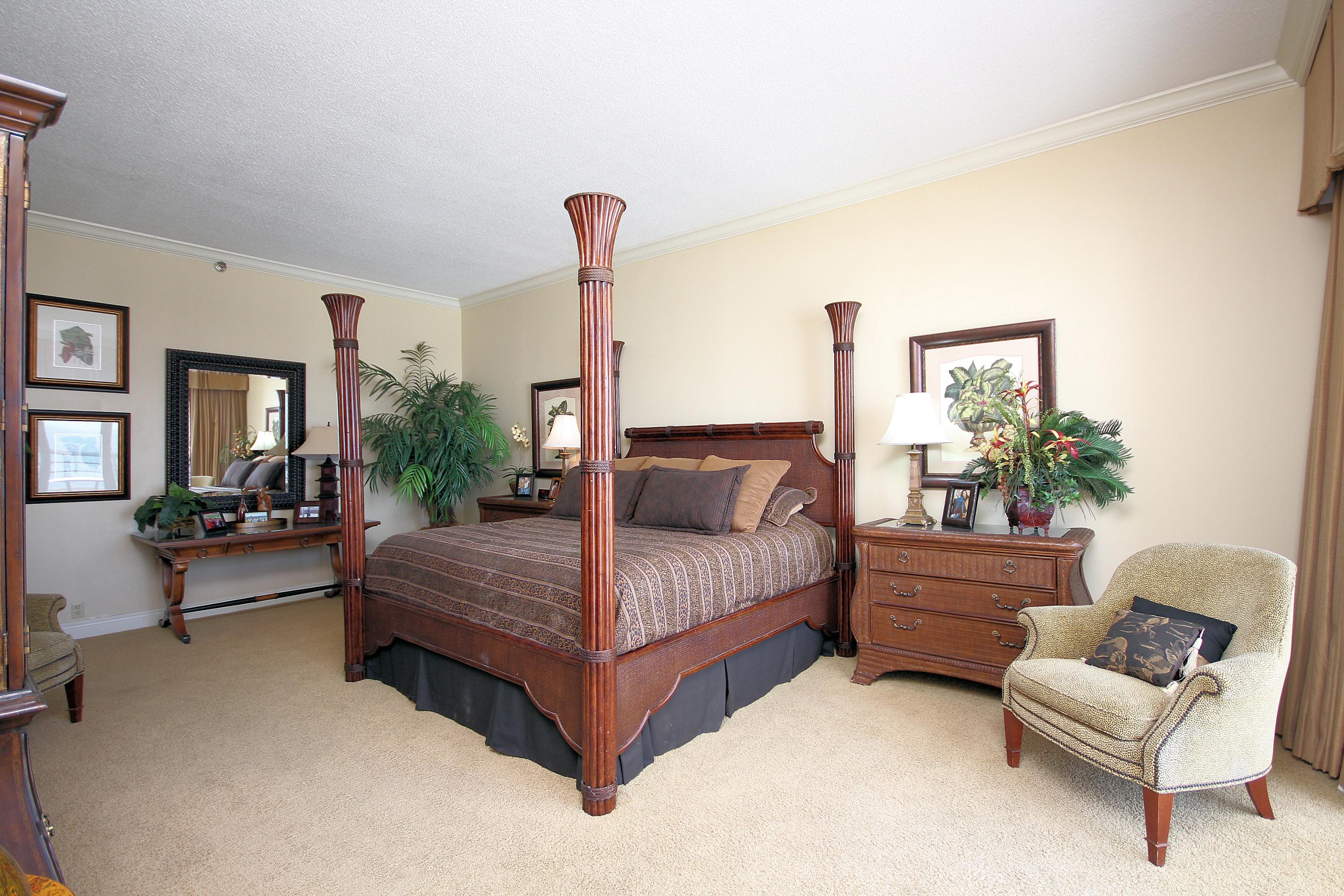 EMERALD TOWERS CONDO - Residential