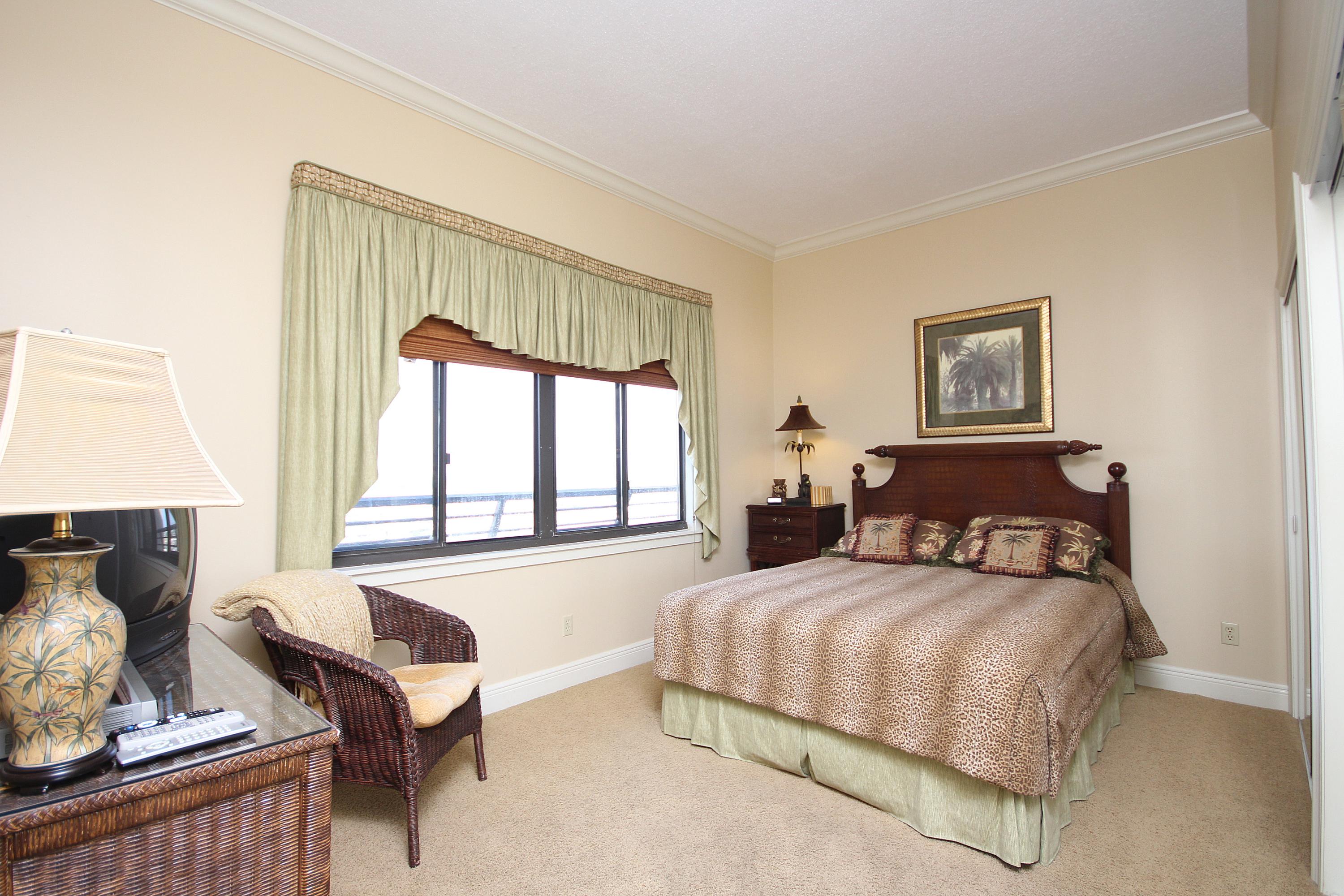 EMERALD TOWERS CONDO - Residential