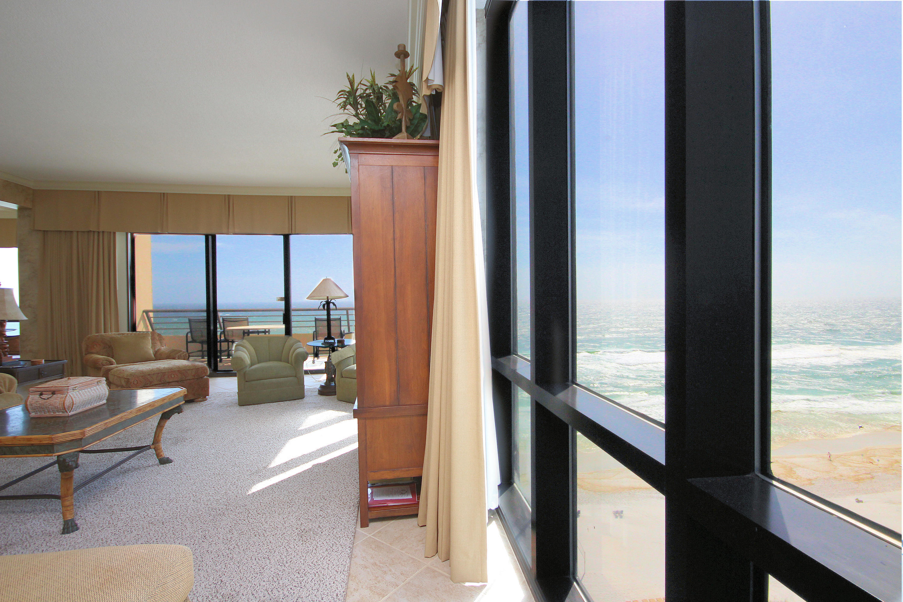 EMERALD TOWERS CONDO - Residential