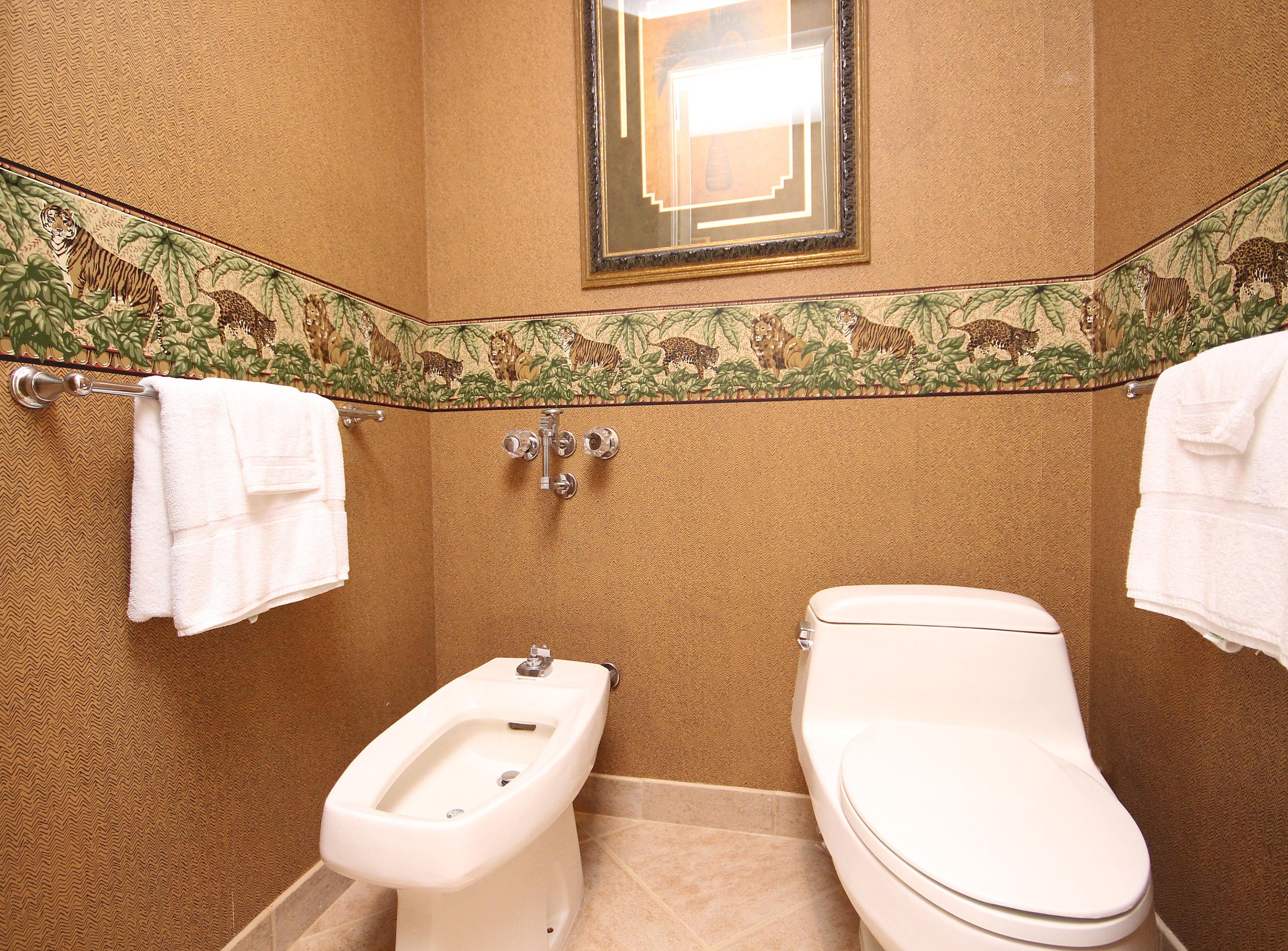 EMERALD TOWERS CONDO - Residential