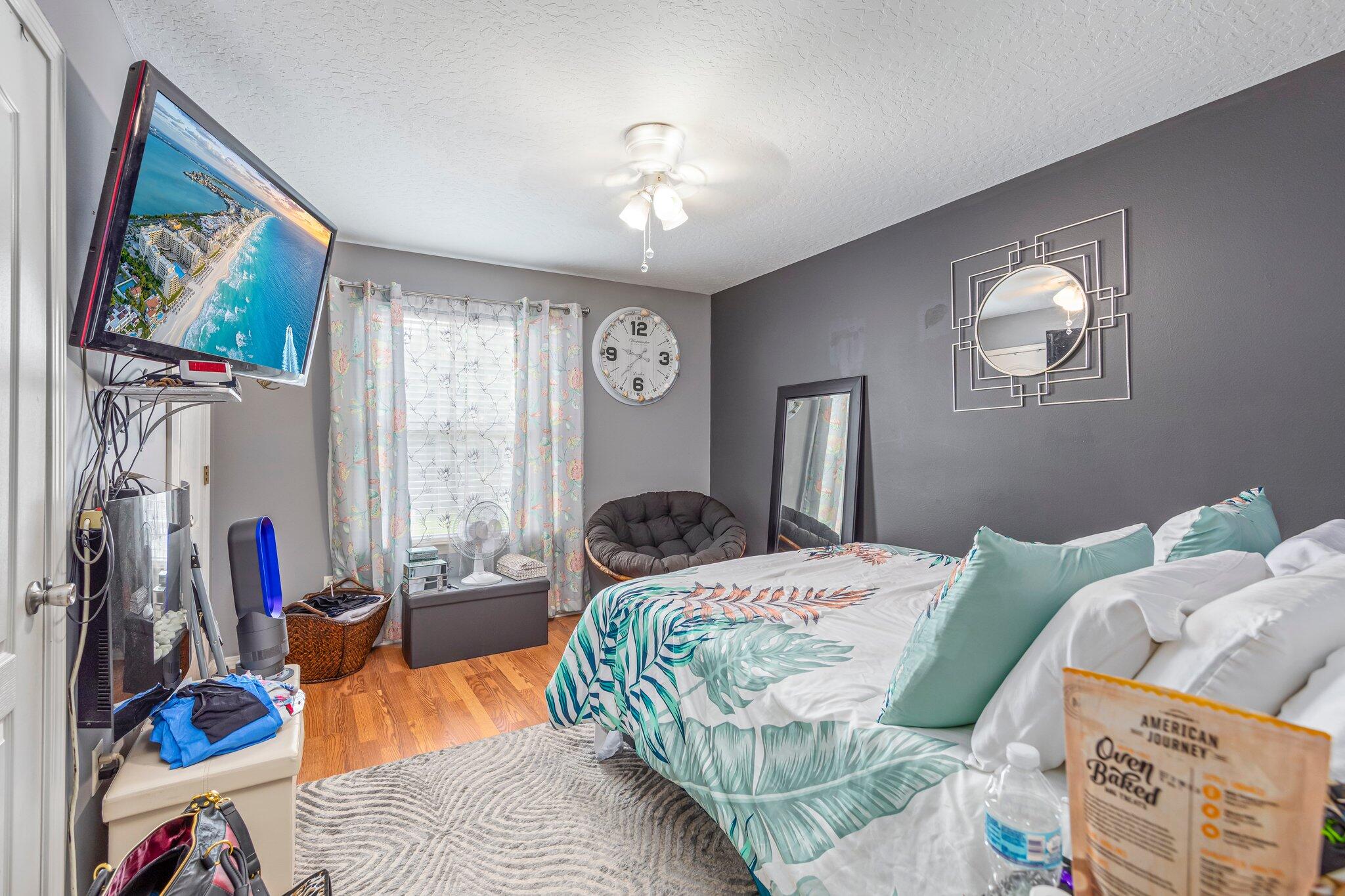 SHAY LIN T/H - Residential